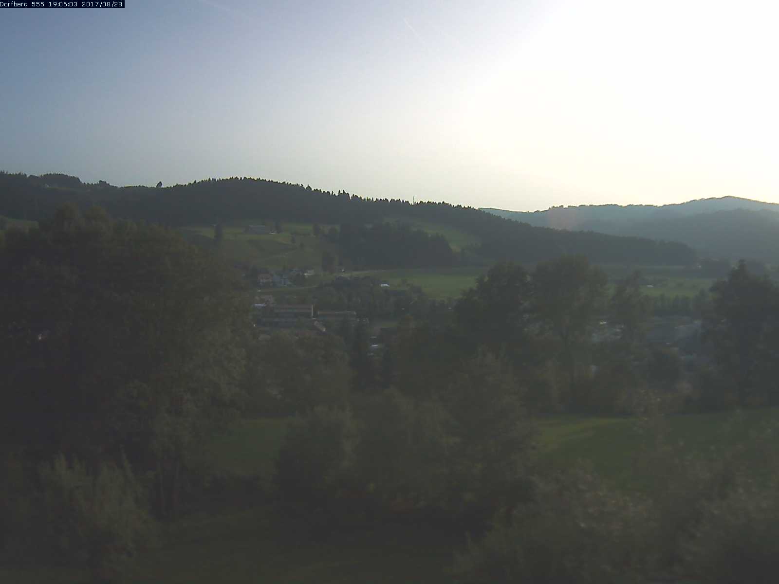 Webcam-Bild: Aussicht vom Dorfberg in Langnau 20170828-190601