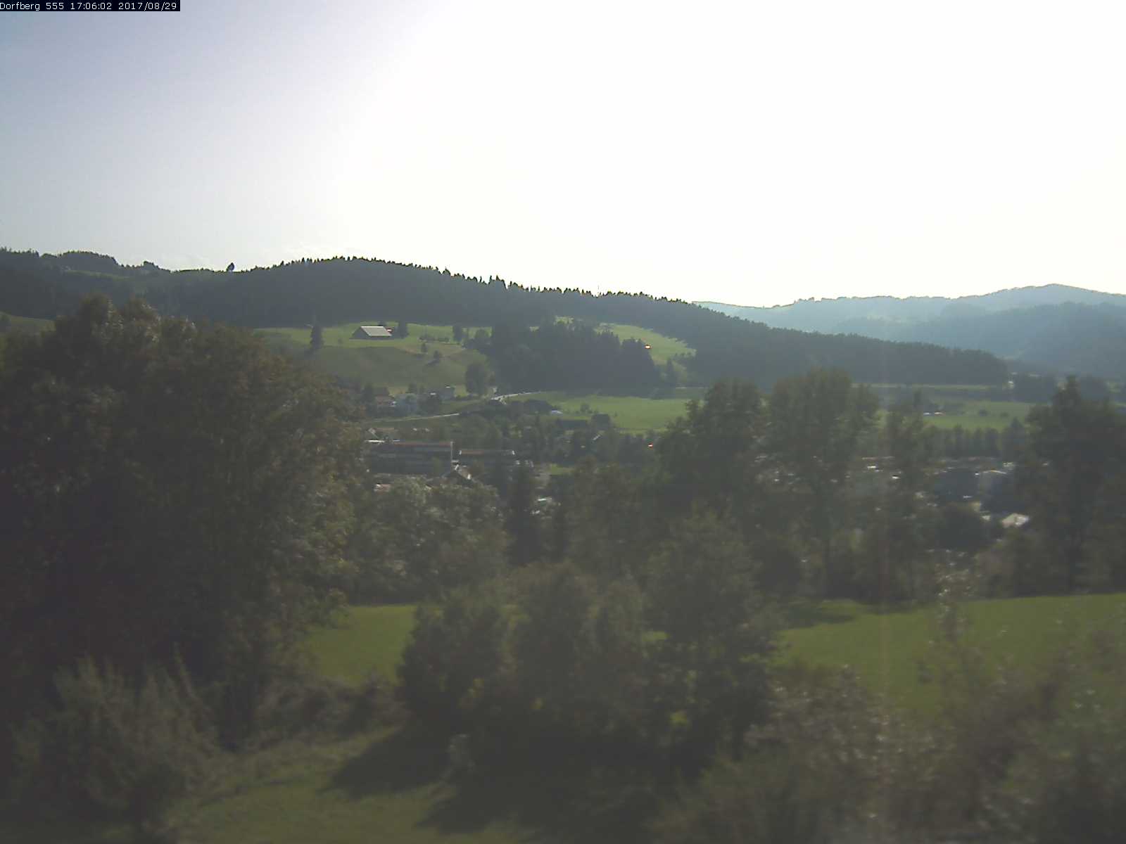 Webcam-Bild: Aussicht vom Dorfberg in Langnau 20170829-170601