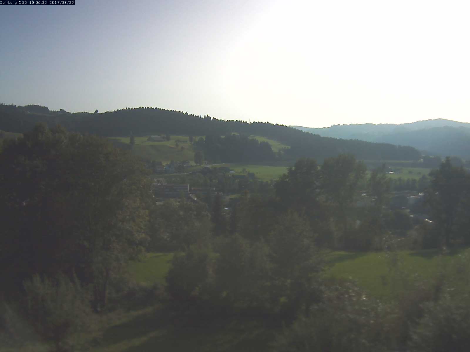 Webcam-Bild: Aussicht vom Dorfberg in Langnau 20170829-180601