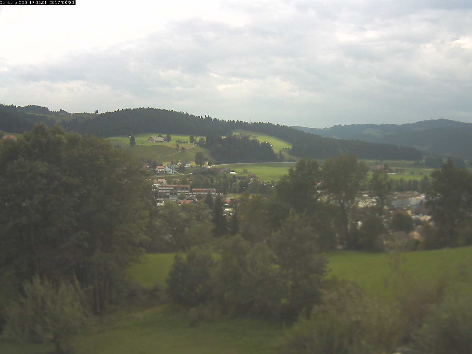 Webcam-Bild: Aussicht vom Dorfberg in Langnau 20170830-170601