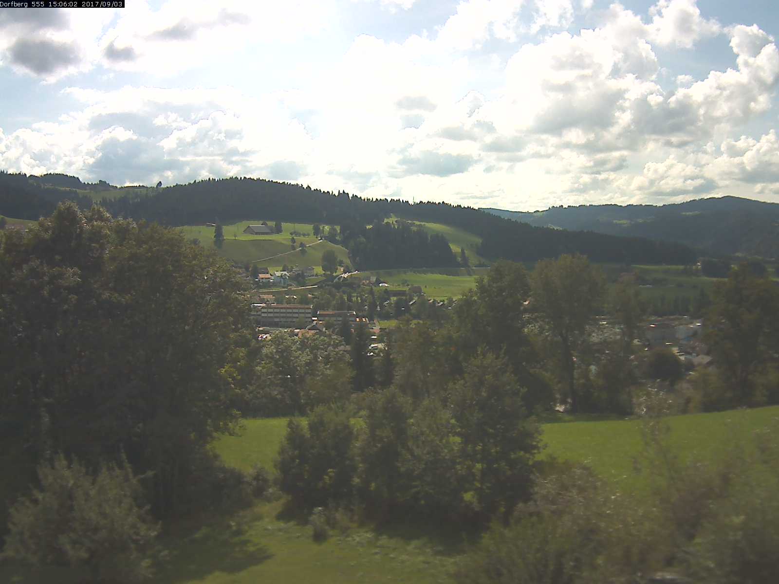 Webcam-Bild: Aussicht vom Dorfberg in Langnau 20170903-150601