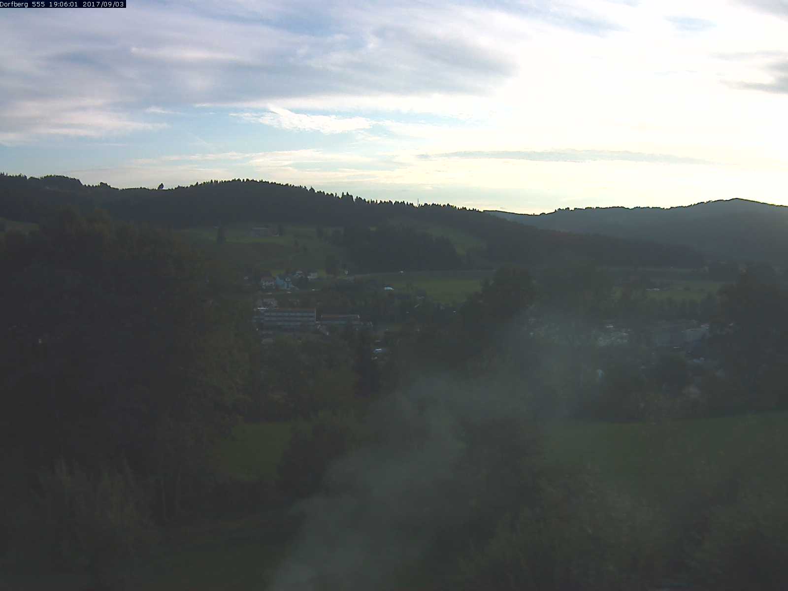 Webcam-Bild: Aussicht vom Dorfberg in Langnau 20170903-190601