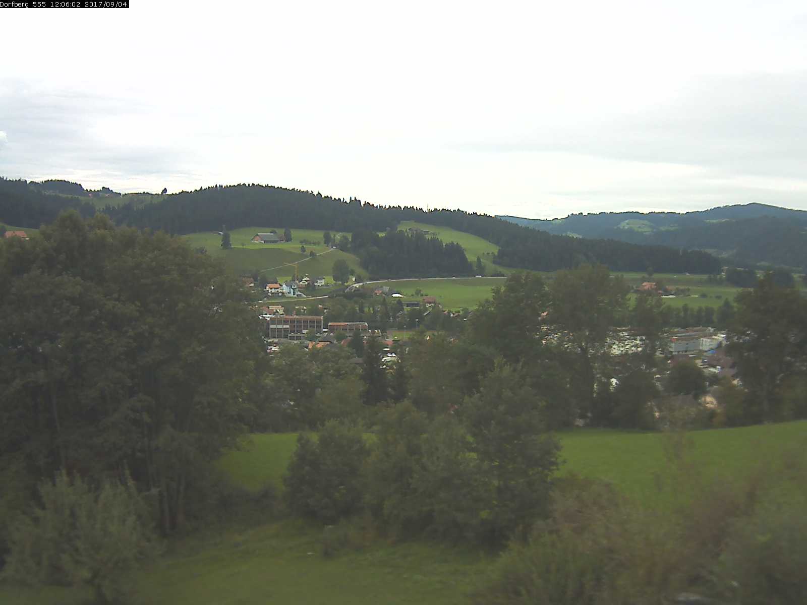 Webcam-Bild: Aussicht vom Dorfberg in Langnau 20170904-120601