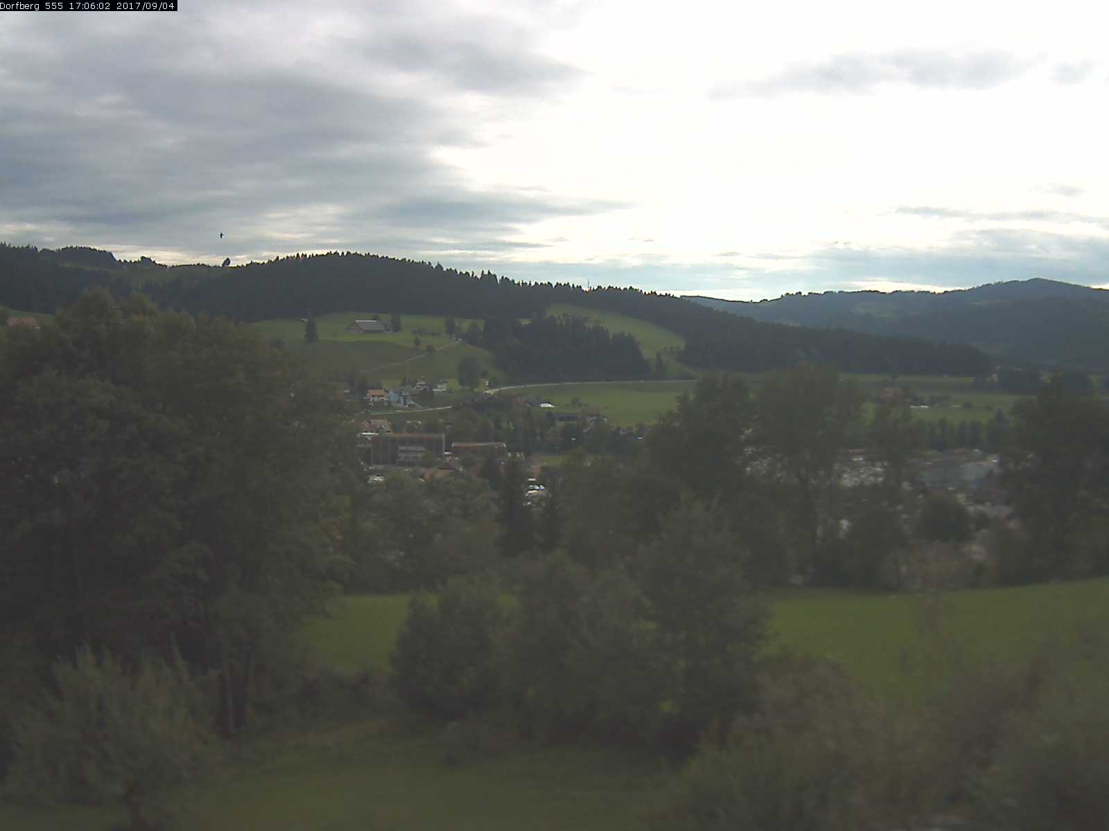 Webcam-Bild: Aussicht vom Dorfberg in Langnau 20170904-170601