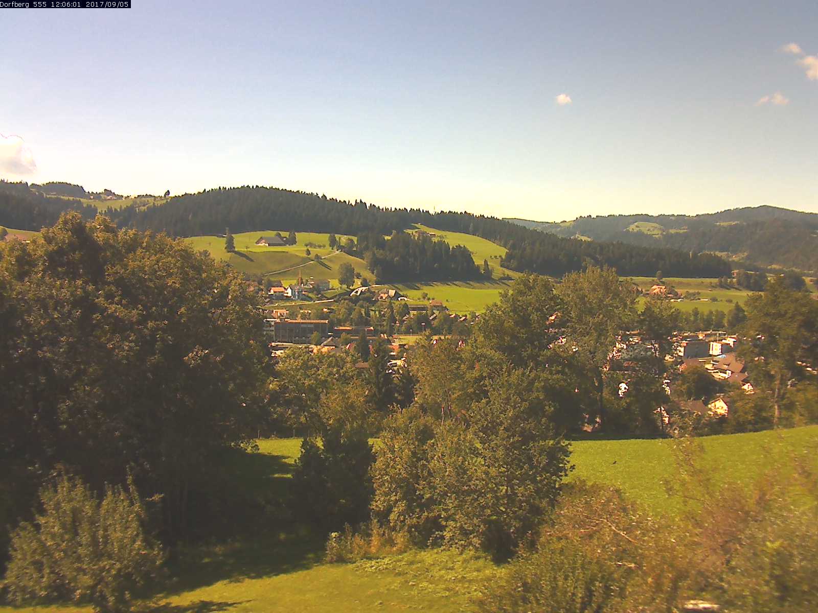 Webcam-Bild: Aussicht vom Dorfberg in Langnau 20170905-120601