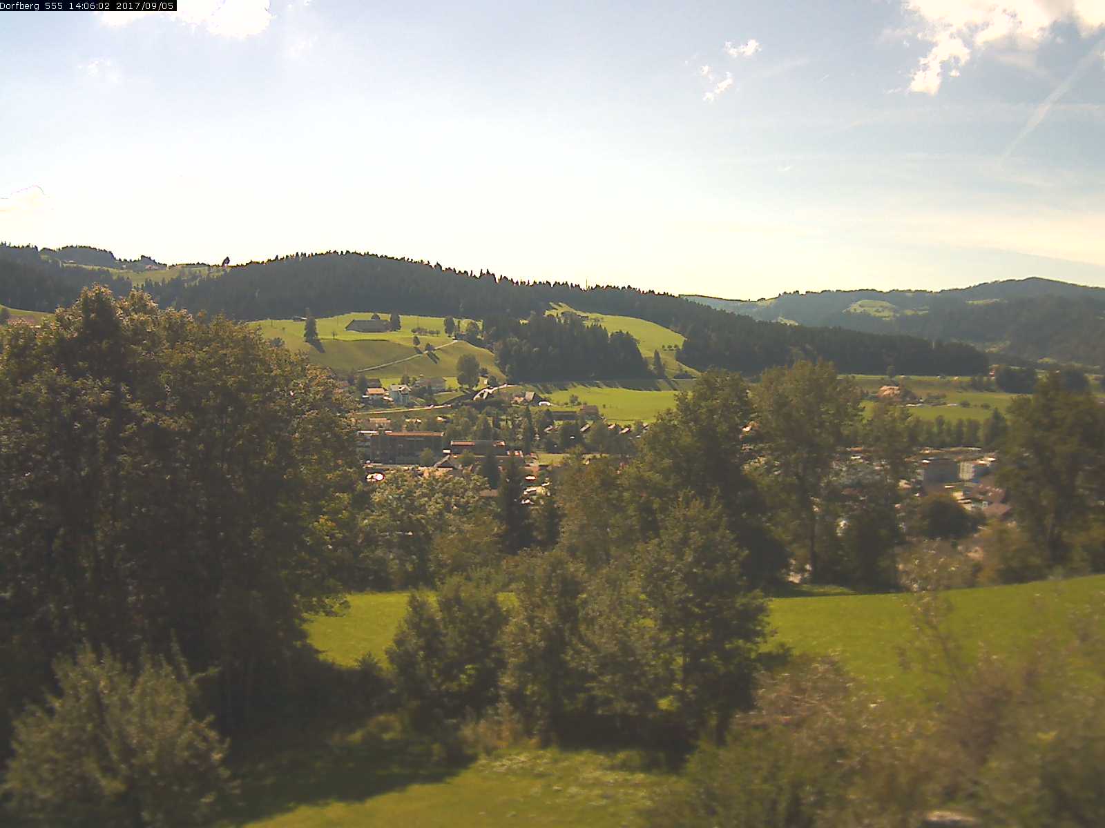 Webcam-Bild: Aussicht vom Dorfberg in Langnau 20170905-140601