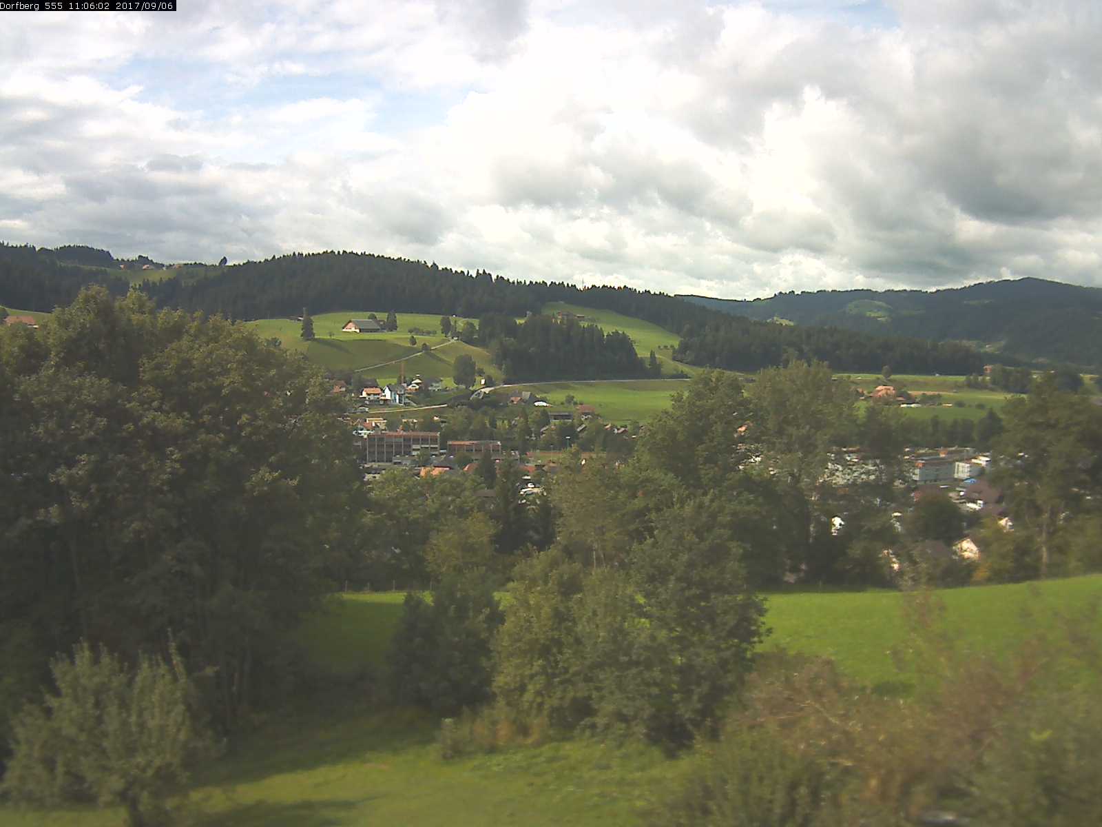 Webcam-Bild: Aussicht vom Dorfberg in Langnau 20170906-110601