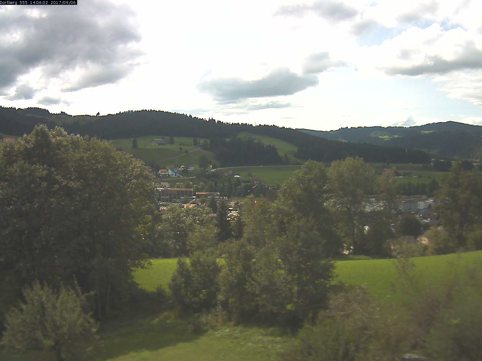 Webcam-Bild: Aussicht vom Dorfberg in Langnau 20170906-140601