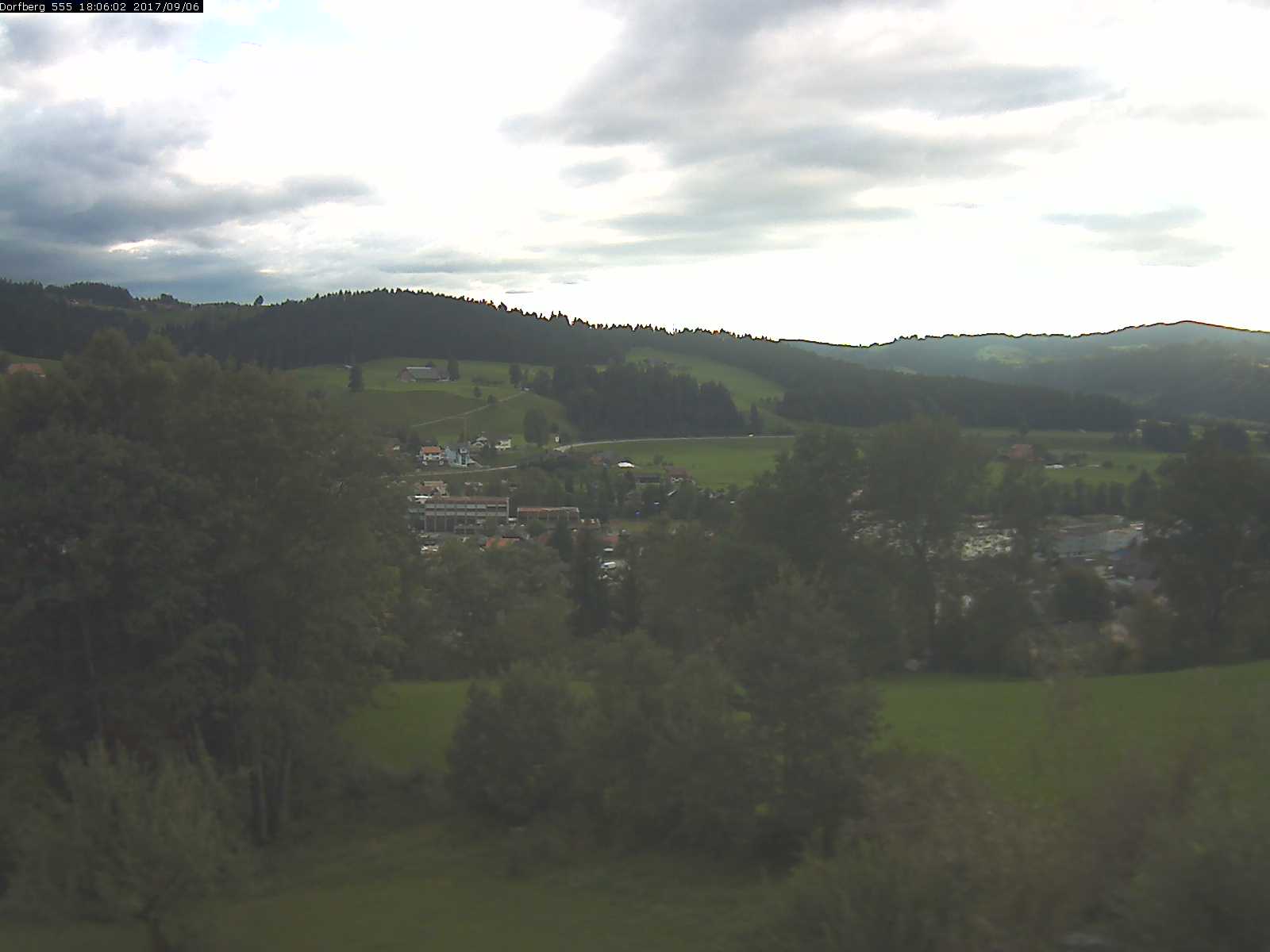 Webcam-Bild: Aussicht vom Dorfberg in Langnau 20170906-180601