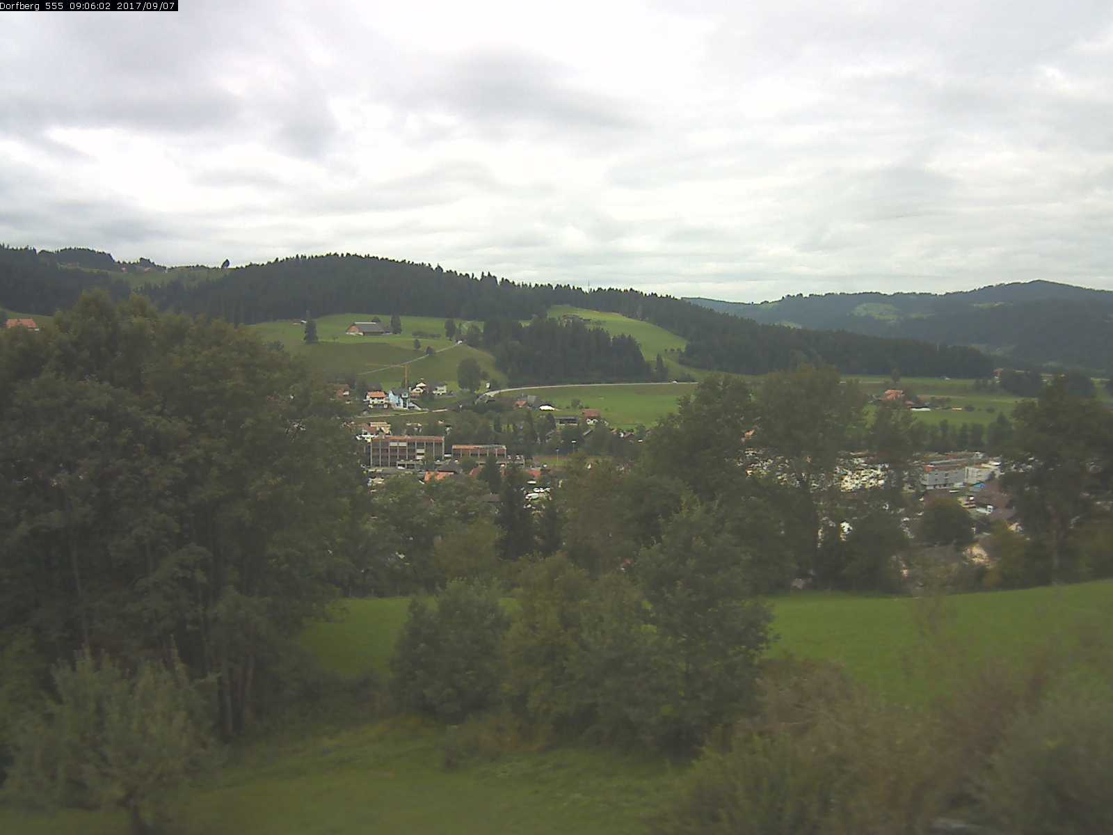 Webcam-Bild: Aussicht vom Dorfberg in Langnau 20170907-090601