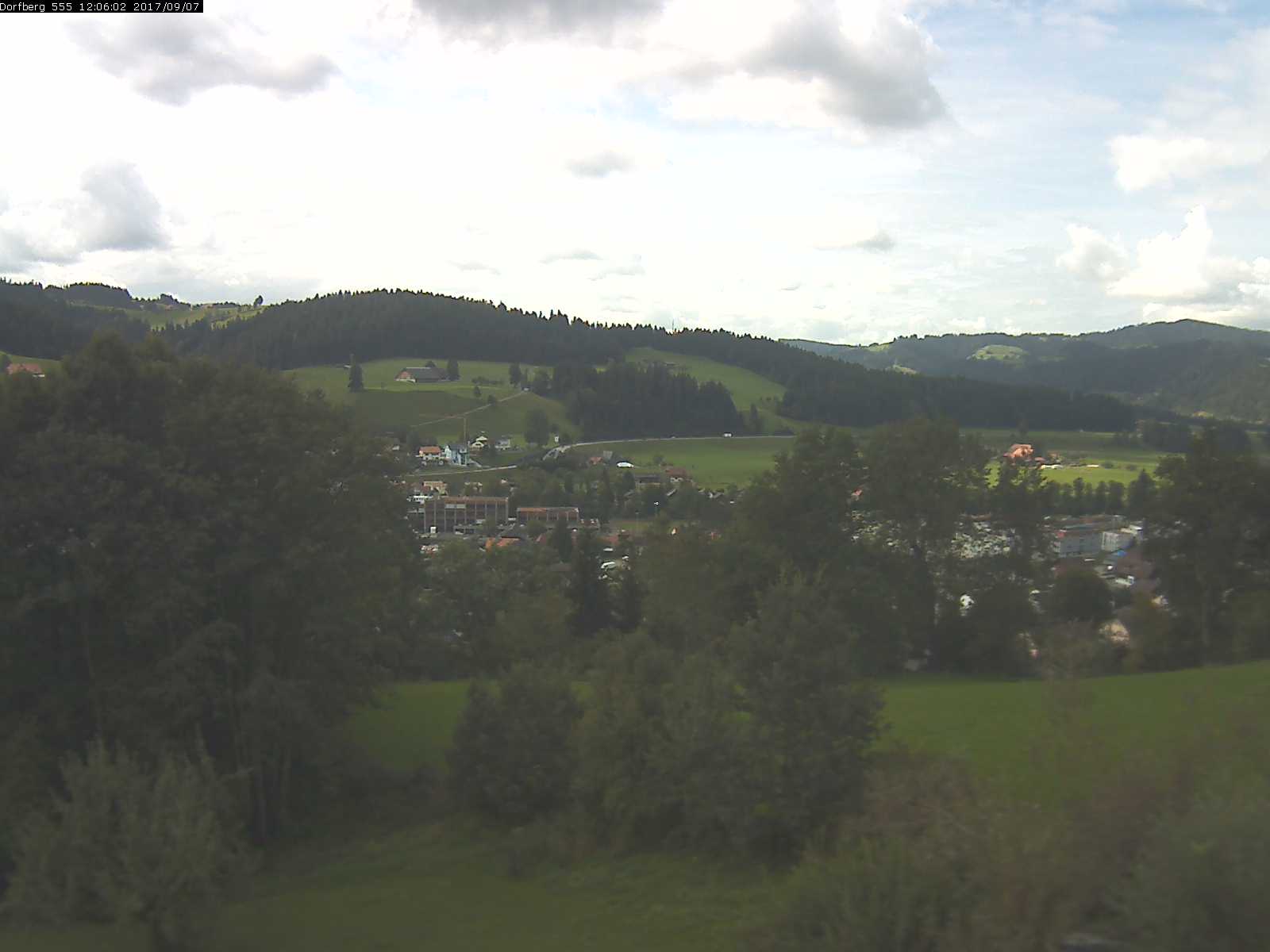 Webcam-Bild: Aussicht vom Dorfberg in Langnau 20170907-120601