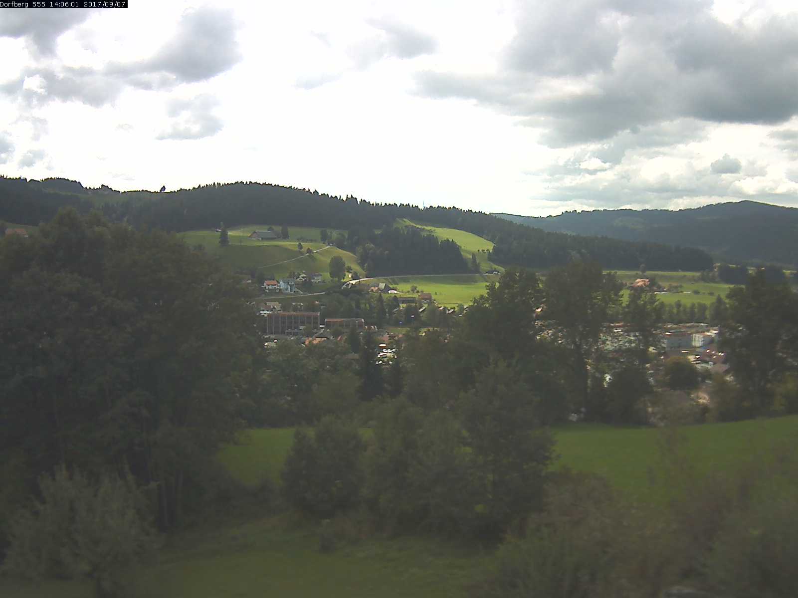 Webcam-Bild: Aussicht vom Dorfberg in Langnau 20170907-140601