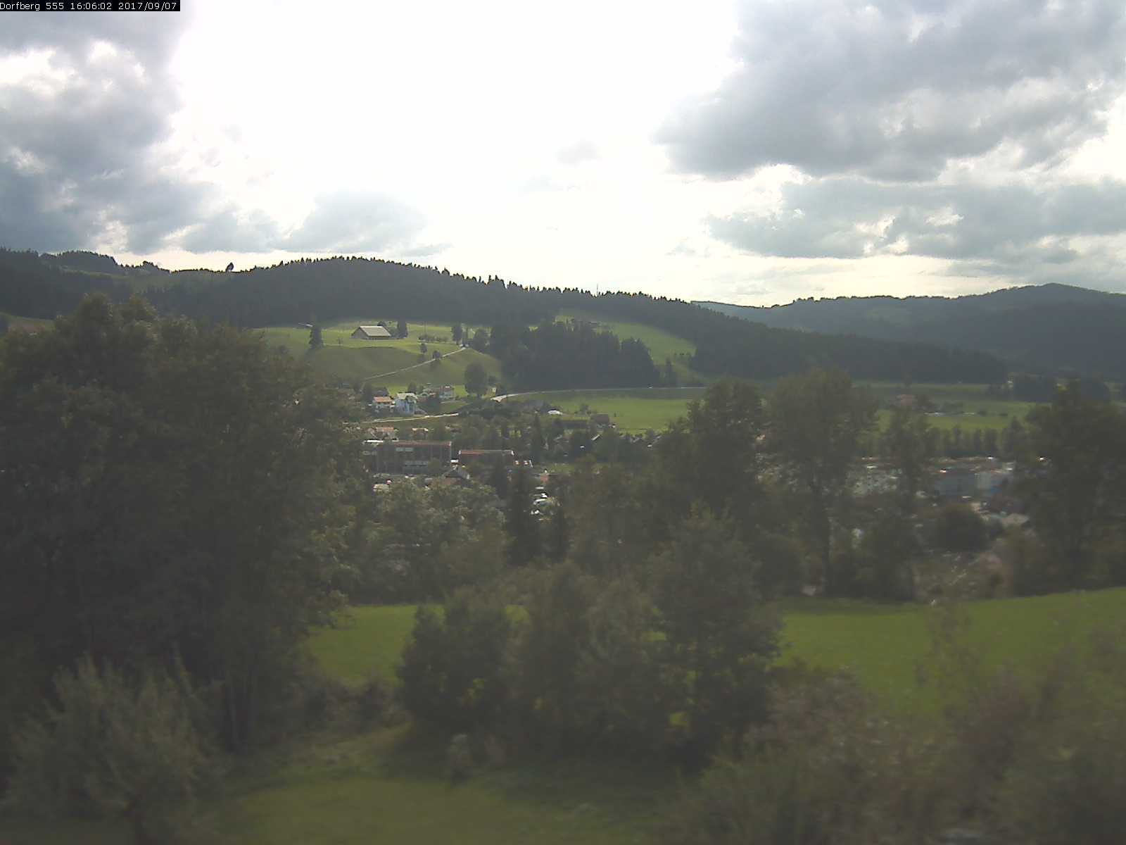Webcam-Bild: Aussicht vom Dorfberg in Langnau 20170907-160601