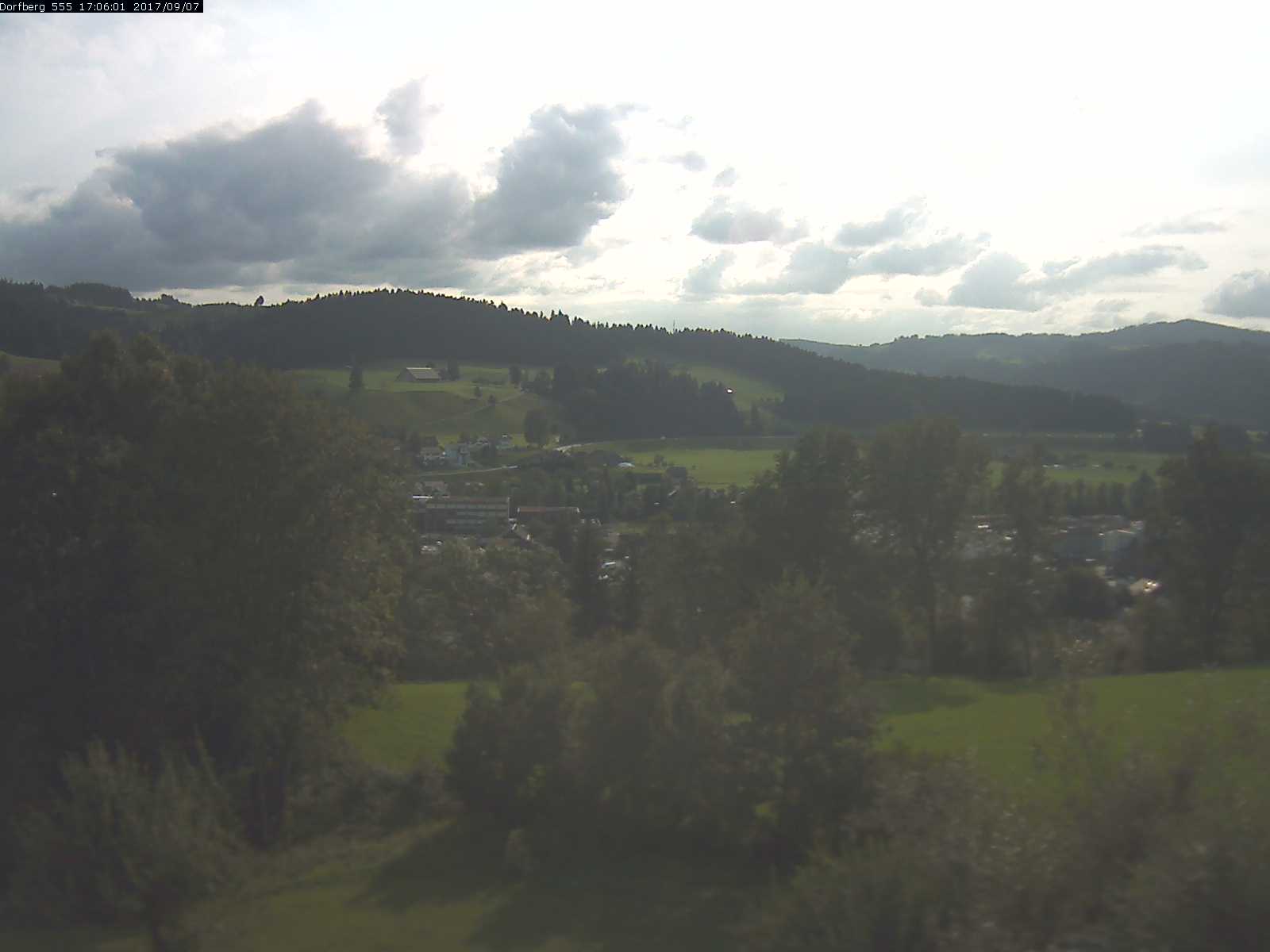 Webcam-Bild: Aussicht vom Dorfberg in Langnau 20170907-170601