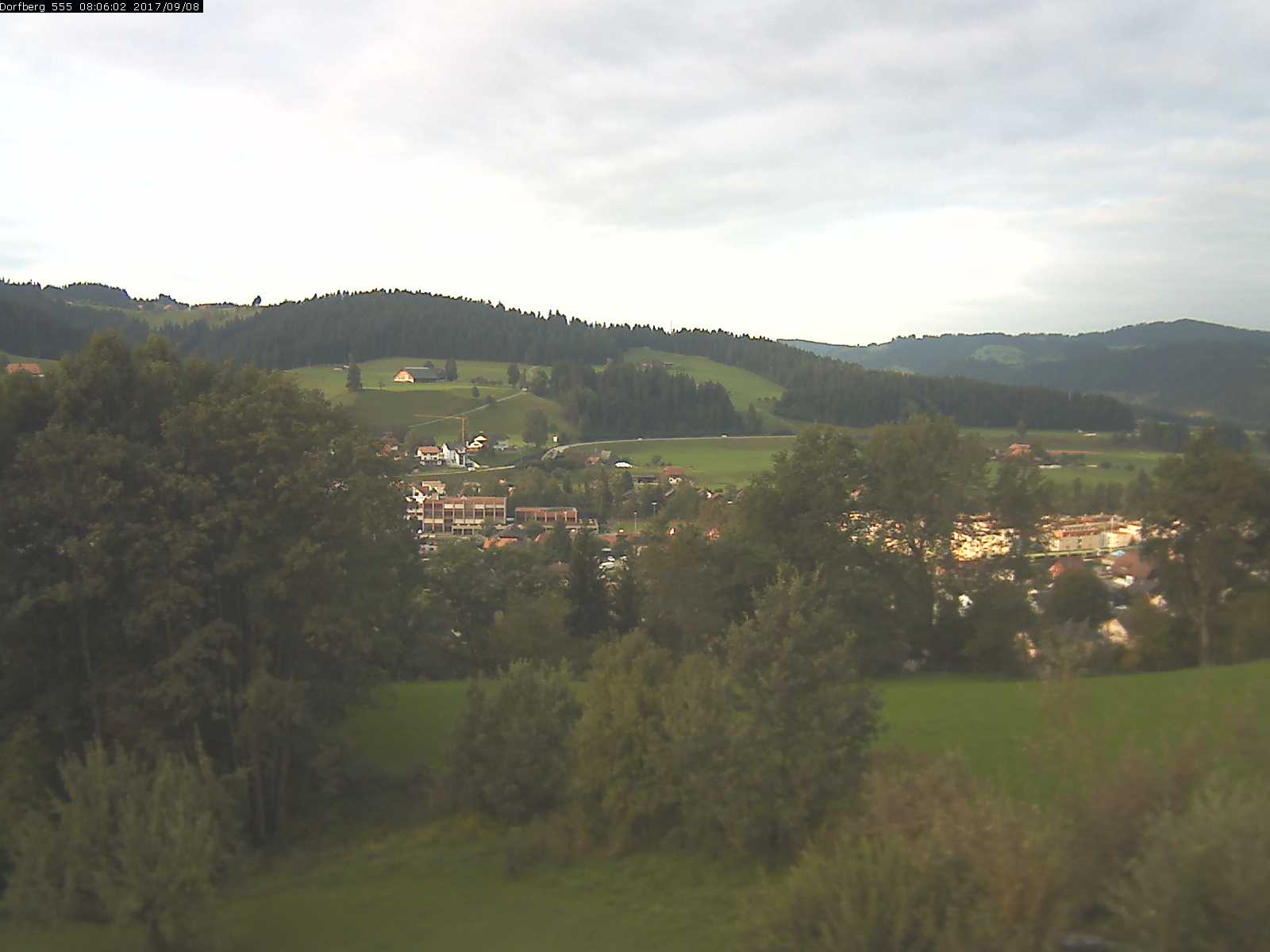 Webcam-Bild: Aussicht vom Dorfberg in Langnau 20170908-080601