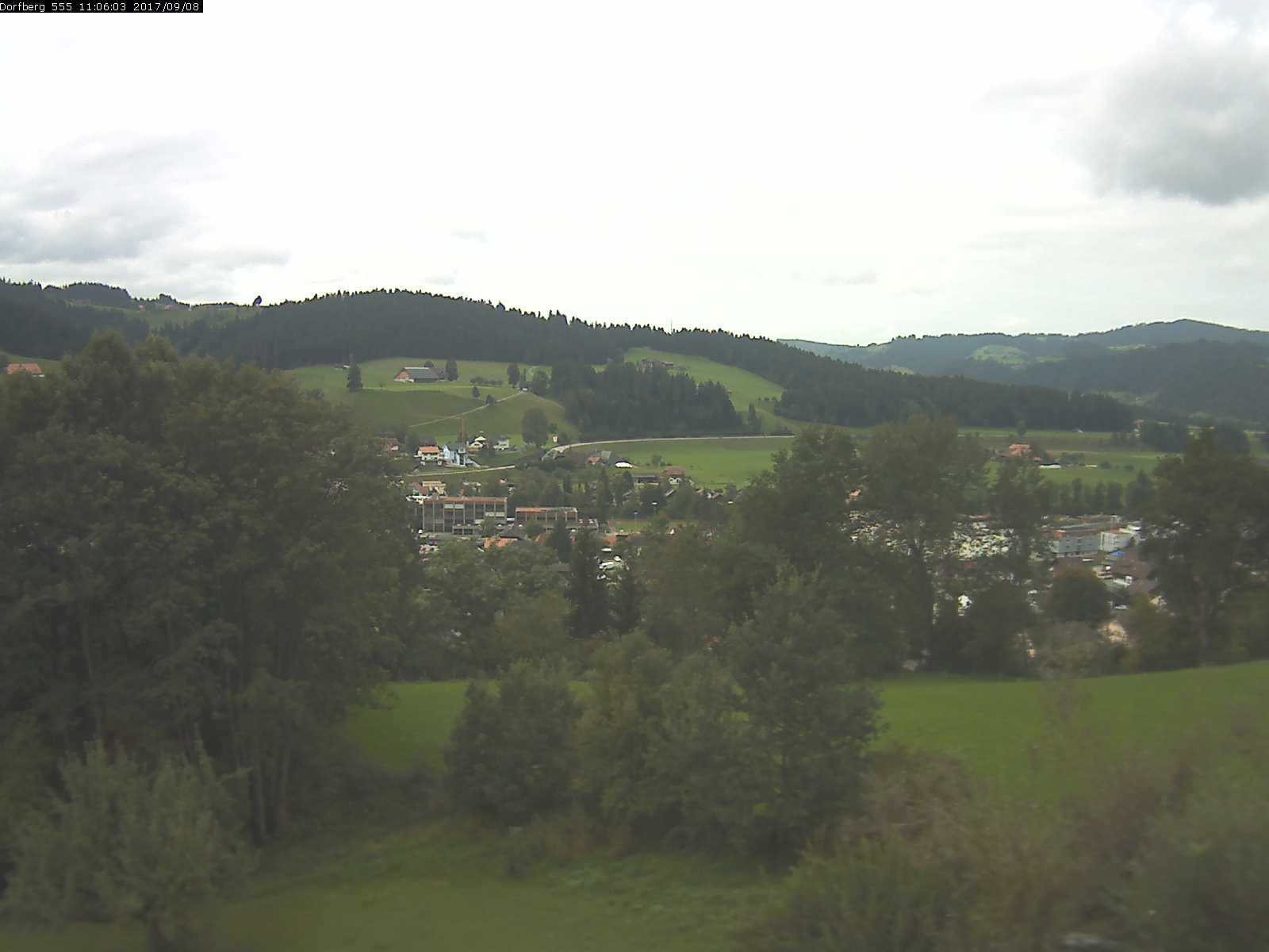 Webcam-Bild: Aussicht vom Dorfberg in Langnau 20170908-110601