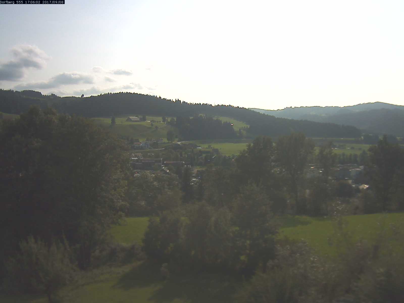 Webcam-Bild: Aussicht vom Dorfberg in Langnau 20170908-170601