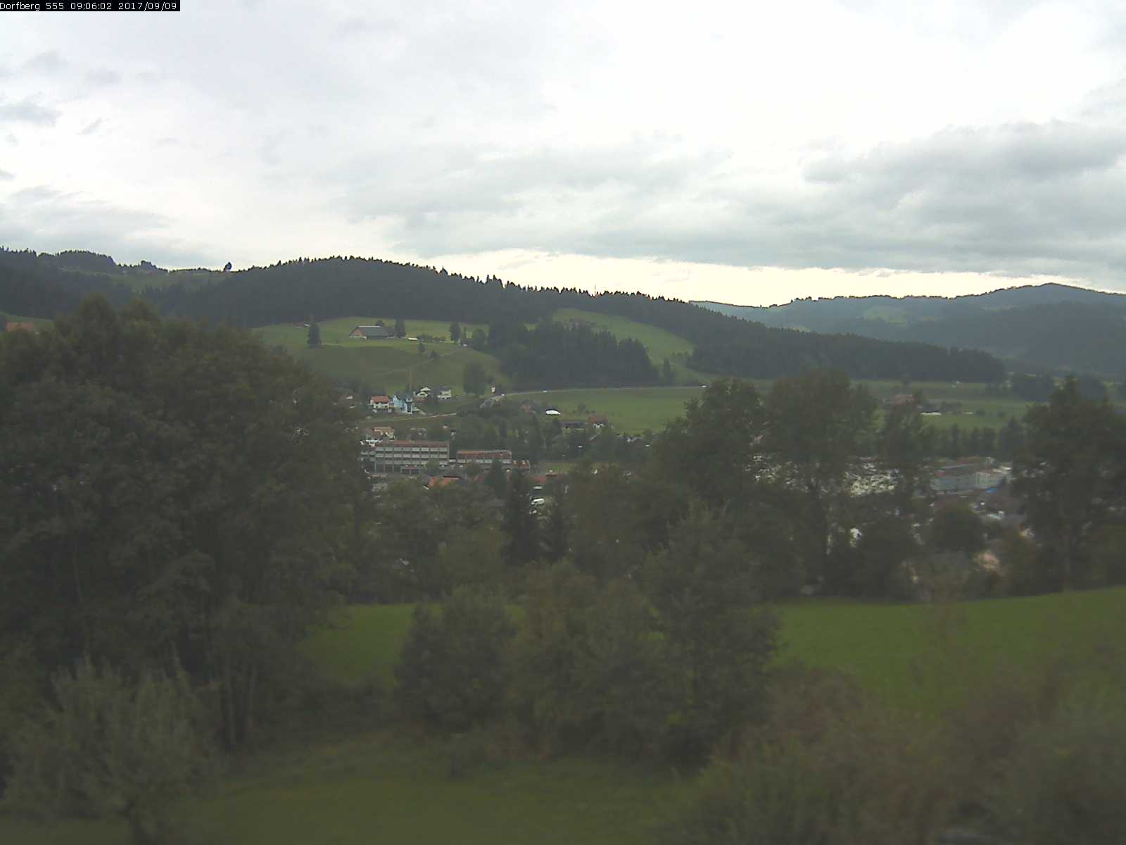 Webcam-Bild: Aussicht vom Dorfberg in Langnau 20170909-090601