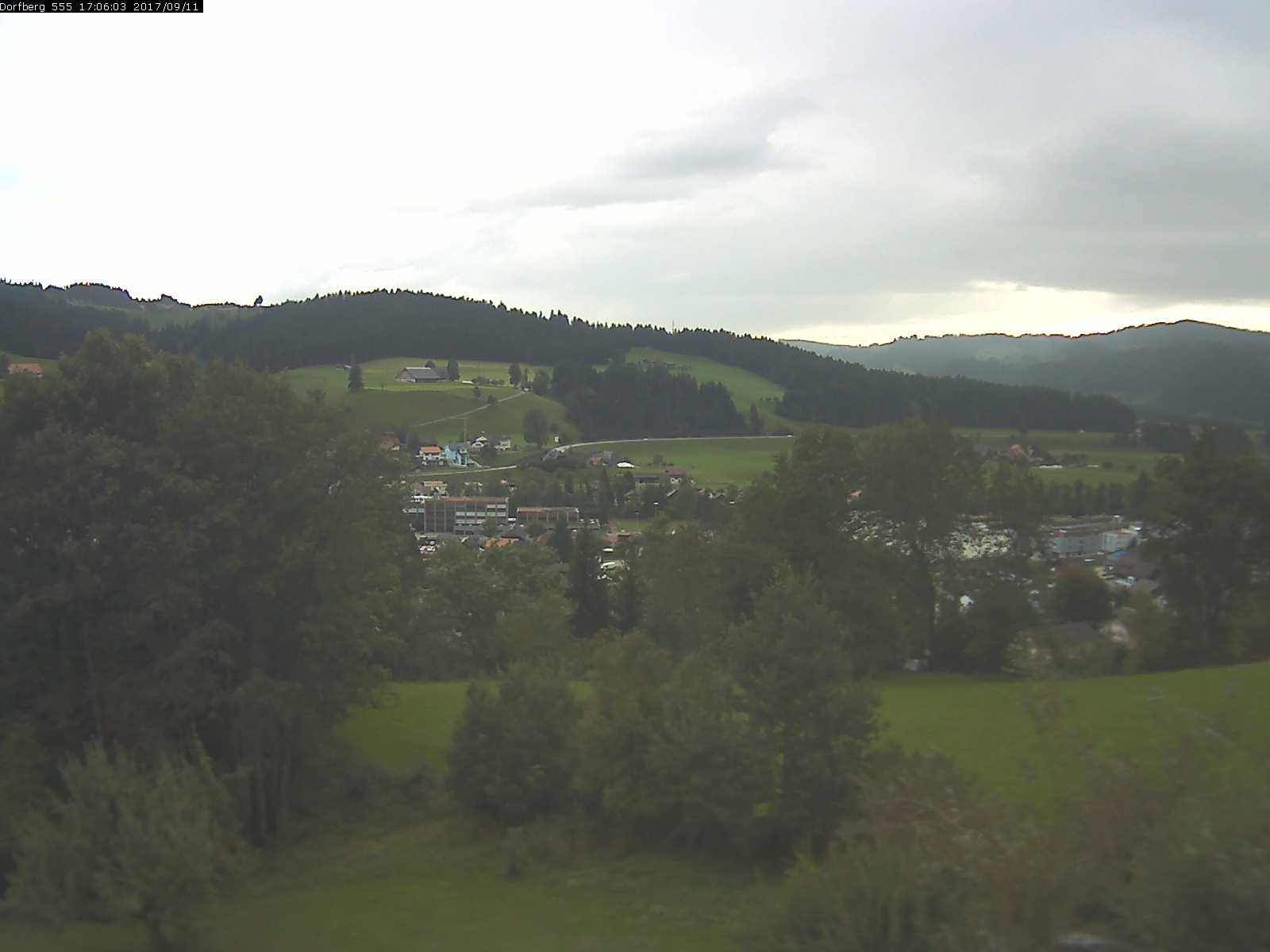 Webcam-Bild: Aussicht vom Dorfberg in Langnau 20170911-170601