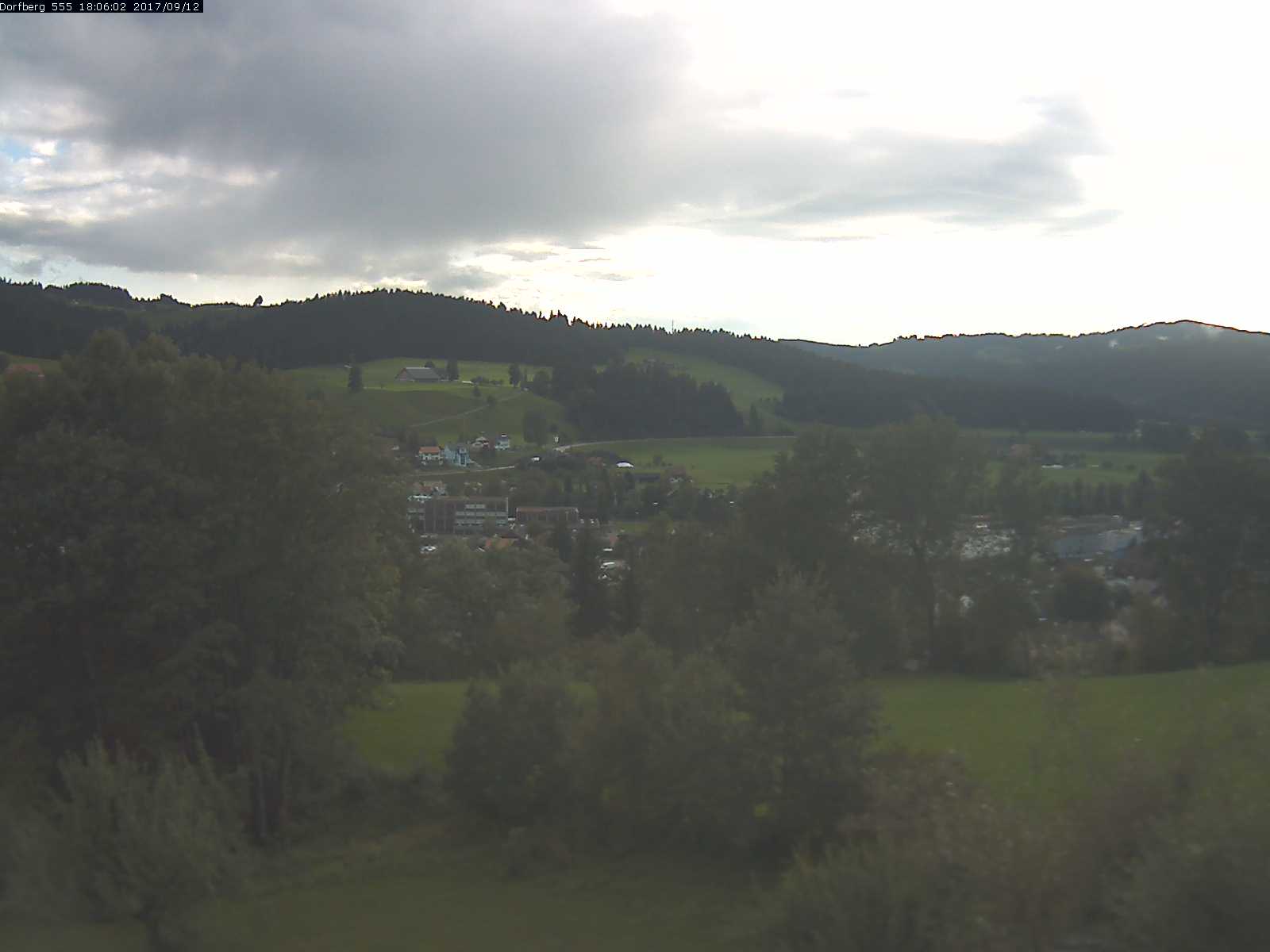 Webcam-Bild: Aussicht vom Dorfberg in Langnau 20170912-180601
