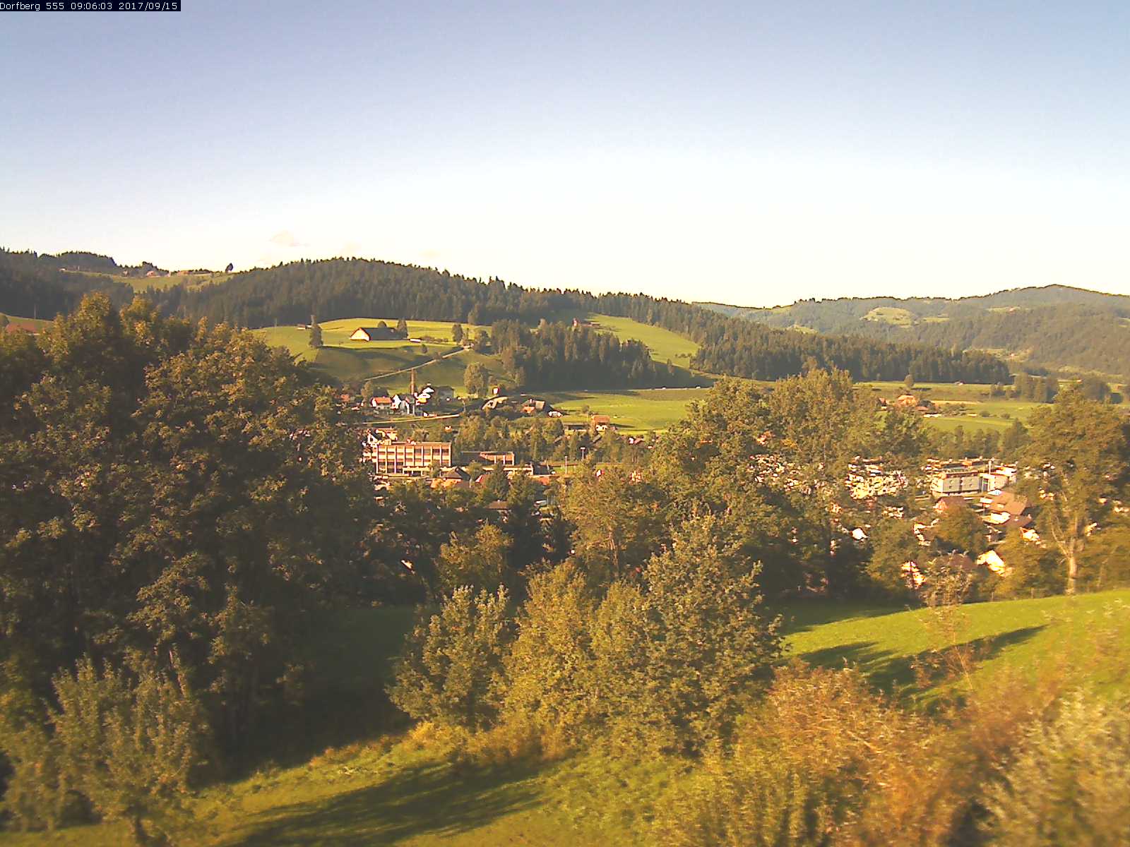 Webcam-Bild: Aussicht vom Dorfberg in Langnau 20170915-090601