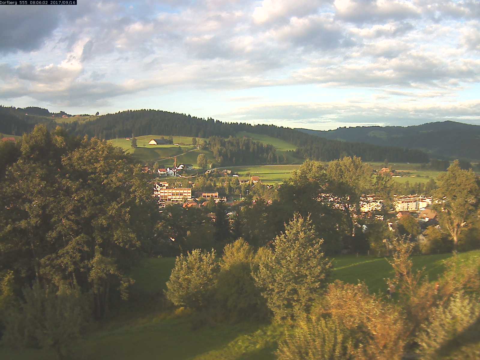 Webcam-Bild: Aussicht vom Dorfberg in Langnau 20170916-080601