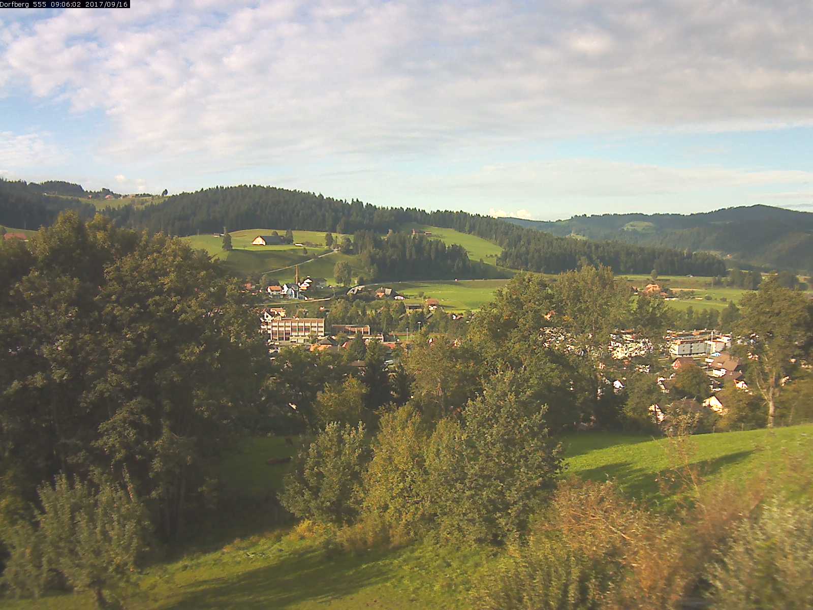 Webcam-Bild: Aussicht vom Dorfberg in Langnau 20170916-090601