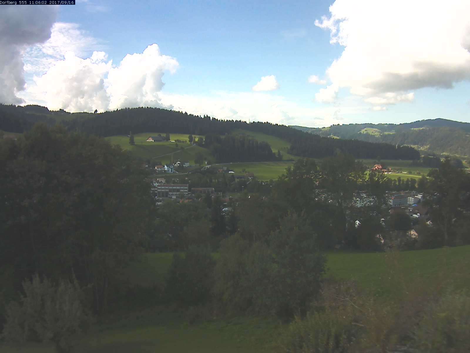 Webcam-Bild: Aussicht vom Dorfberg in Langnau 20170916-110601