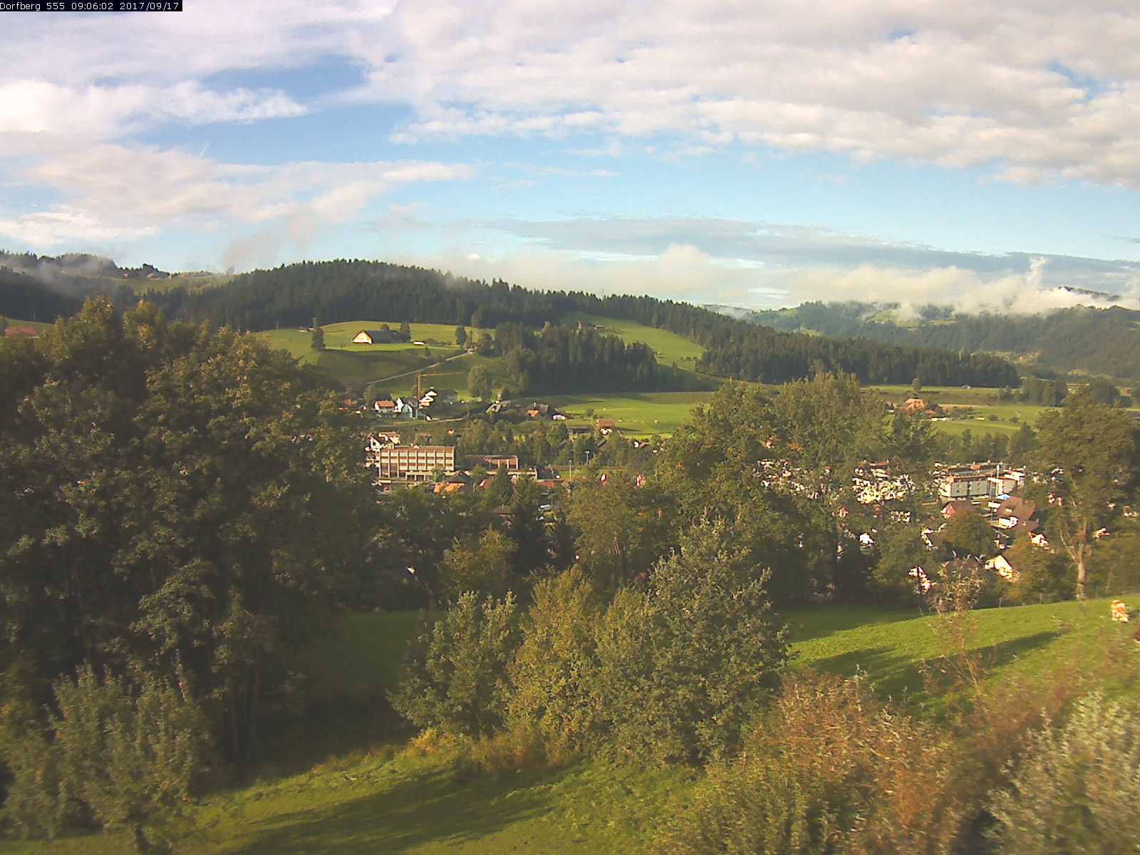 Webcam-Bild: Aussicht vom Dorfberg in Langnau 20170917-090601