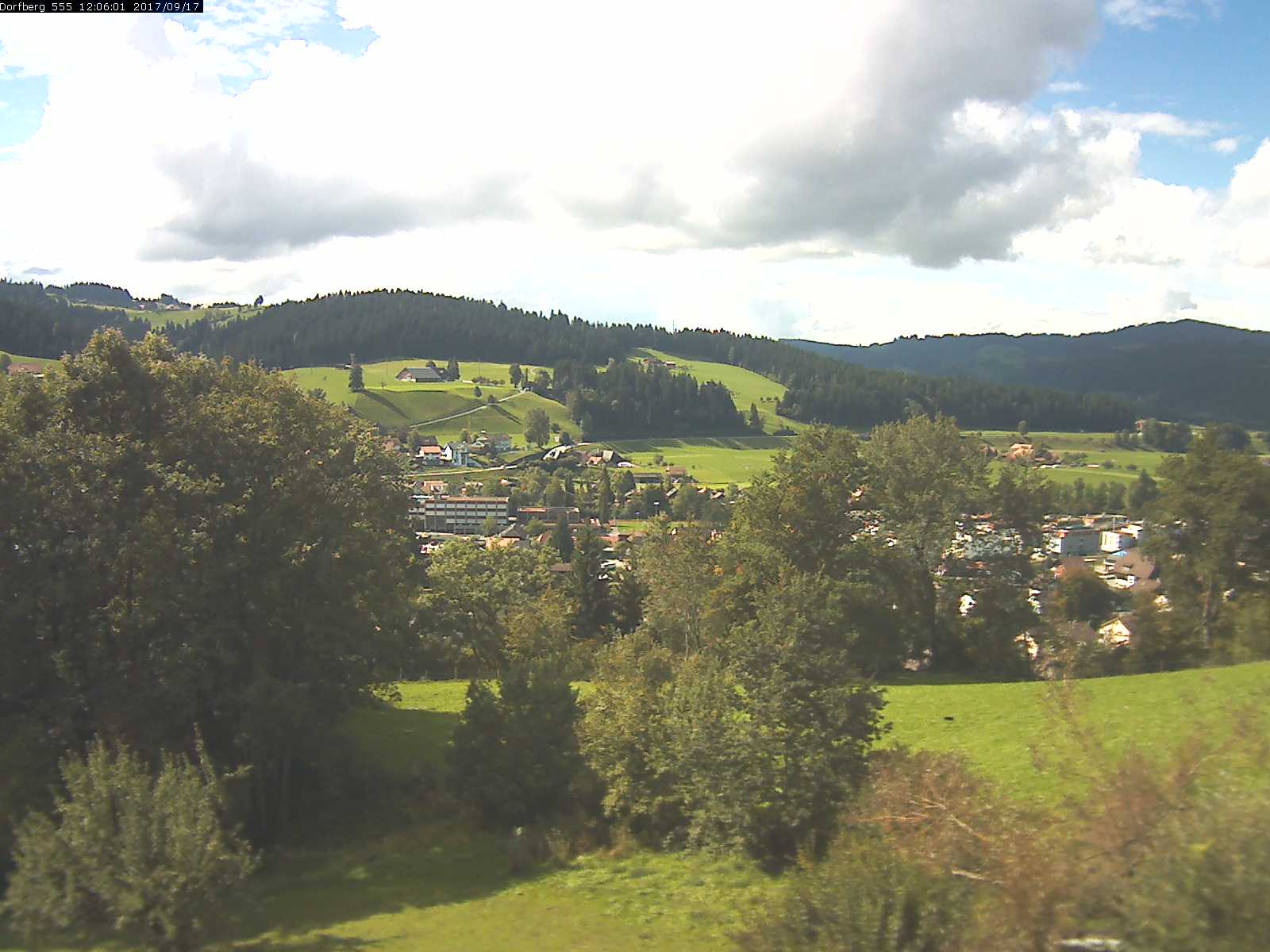 Webcam-Bild: Aussicht vom Dorfberg in Langnau 20170917-120601