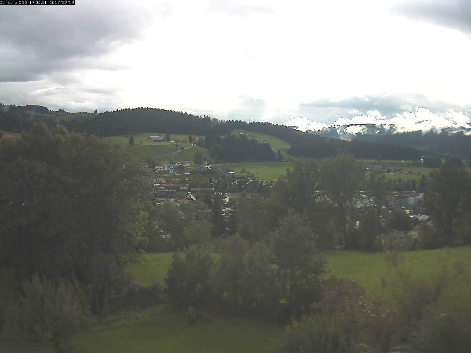 Webcam-Bild: Aussicht vom Dorfberg in Langnau 20170919-170601