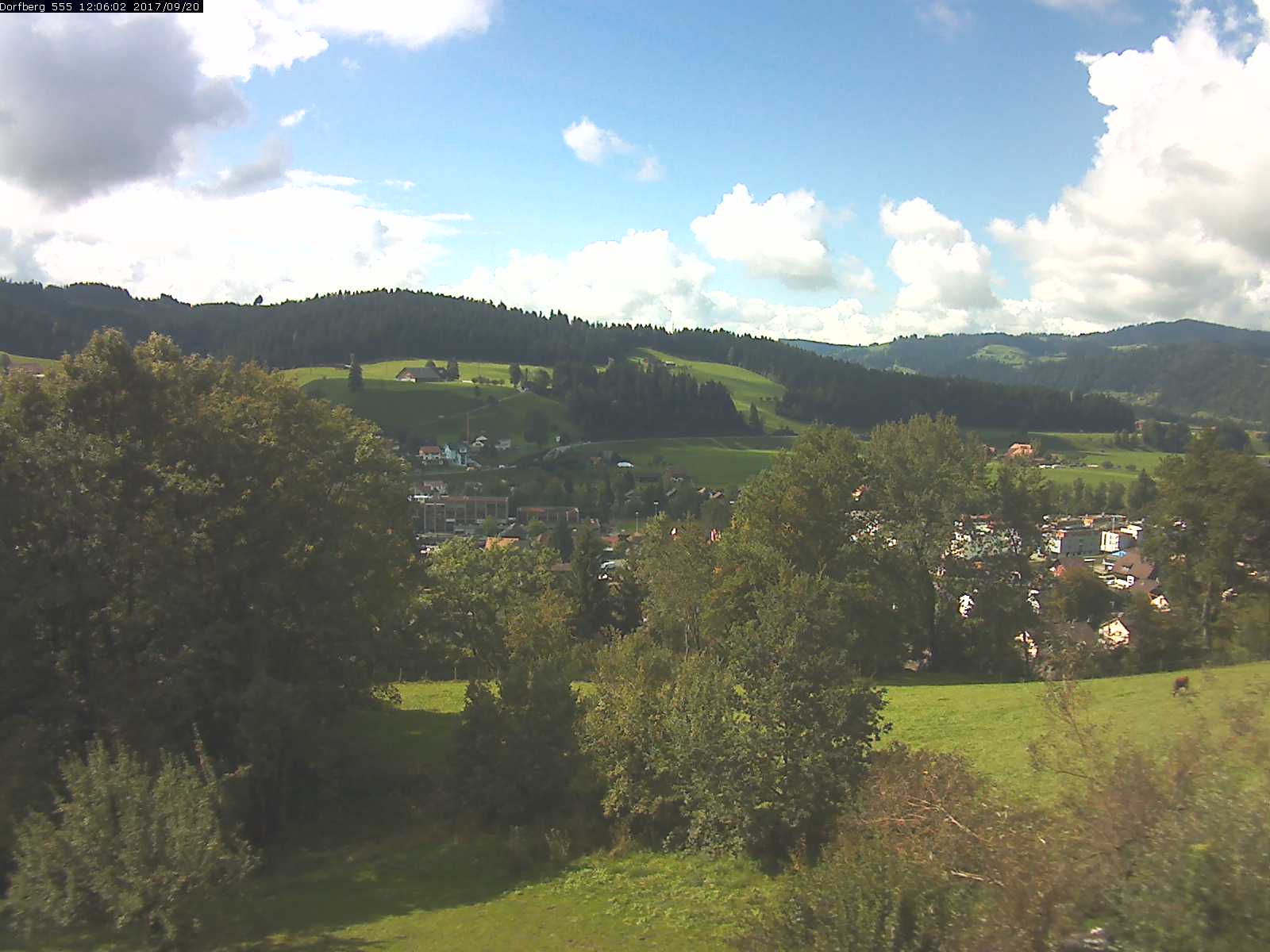 Webcam-Bild: Aussicht vom Dorfberg in Langnau 20170920-120601