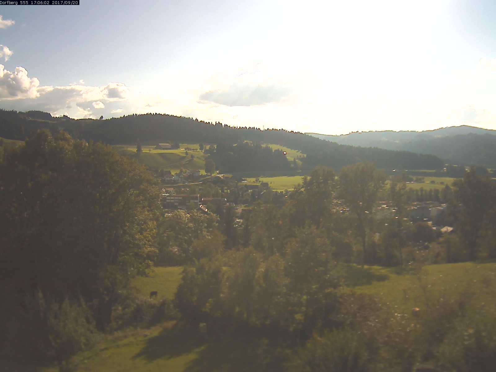 Webcam-Bild: Aussicht vom Dorfberg in Langnau 20170920-170601