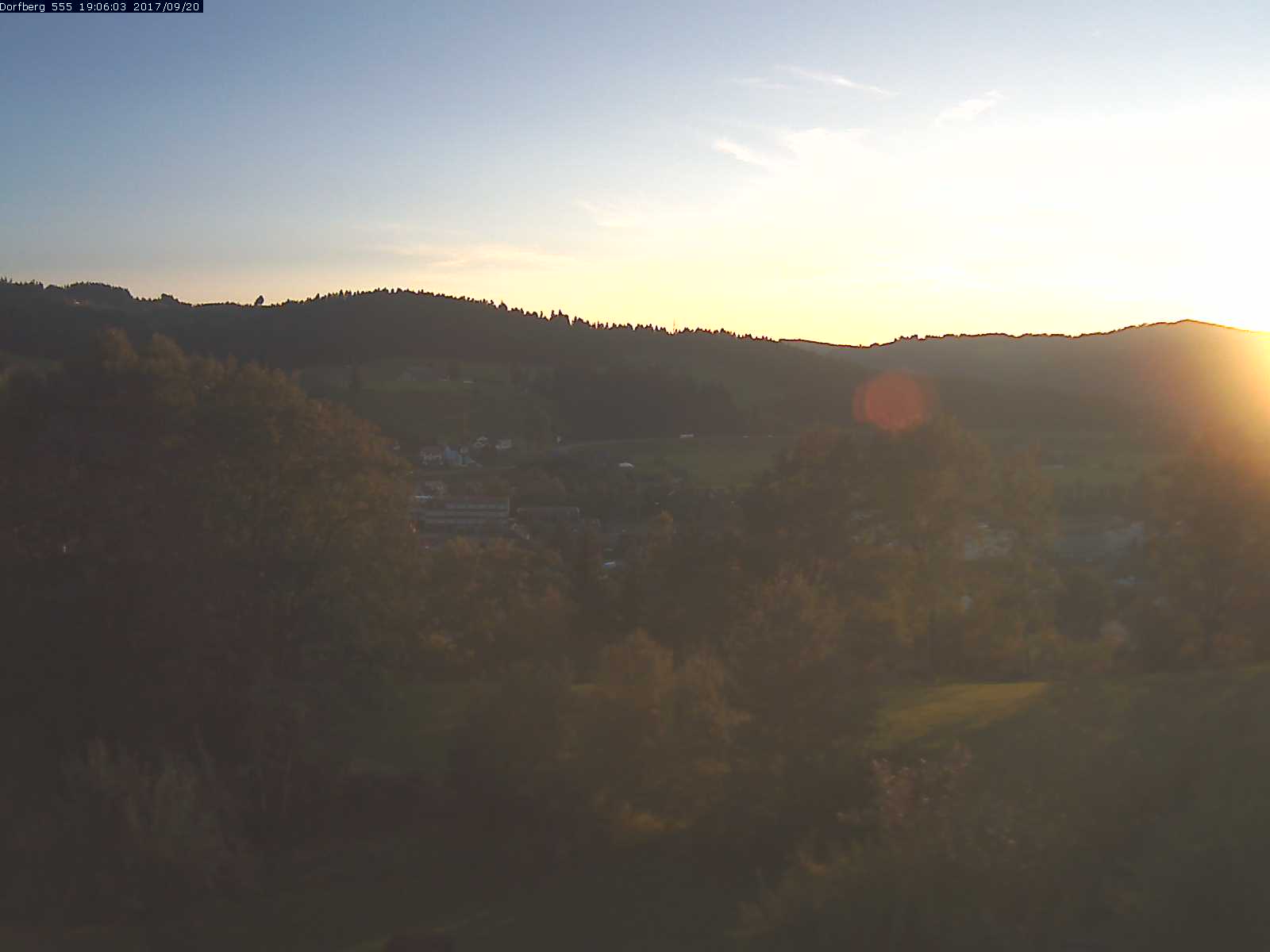 Webcam-Bild: Aussicht vom Dorfberg in Langnau 20170920-190601