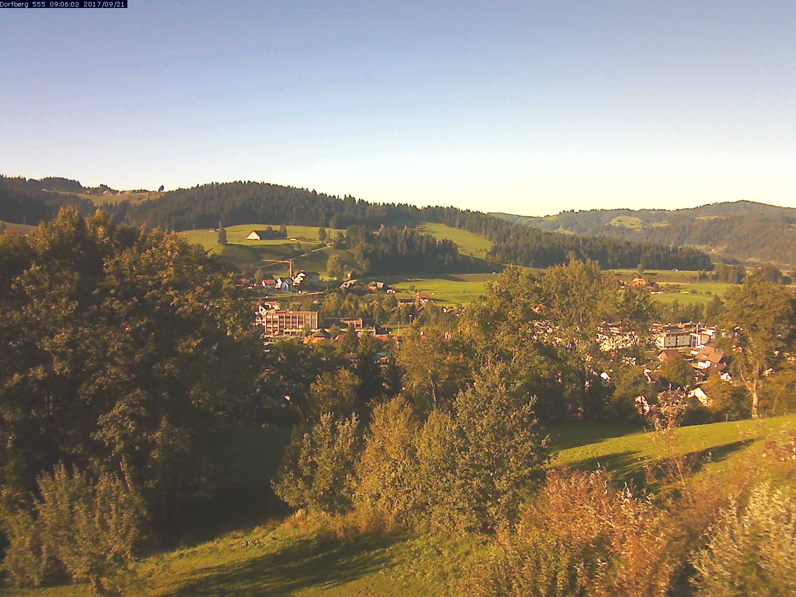 Webcam-Bild: Aussicht vom Dorfberg in Langnau 20170921-090601