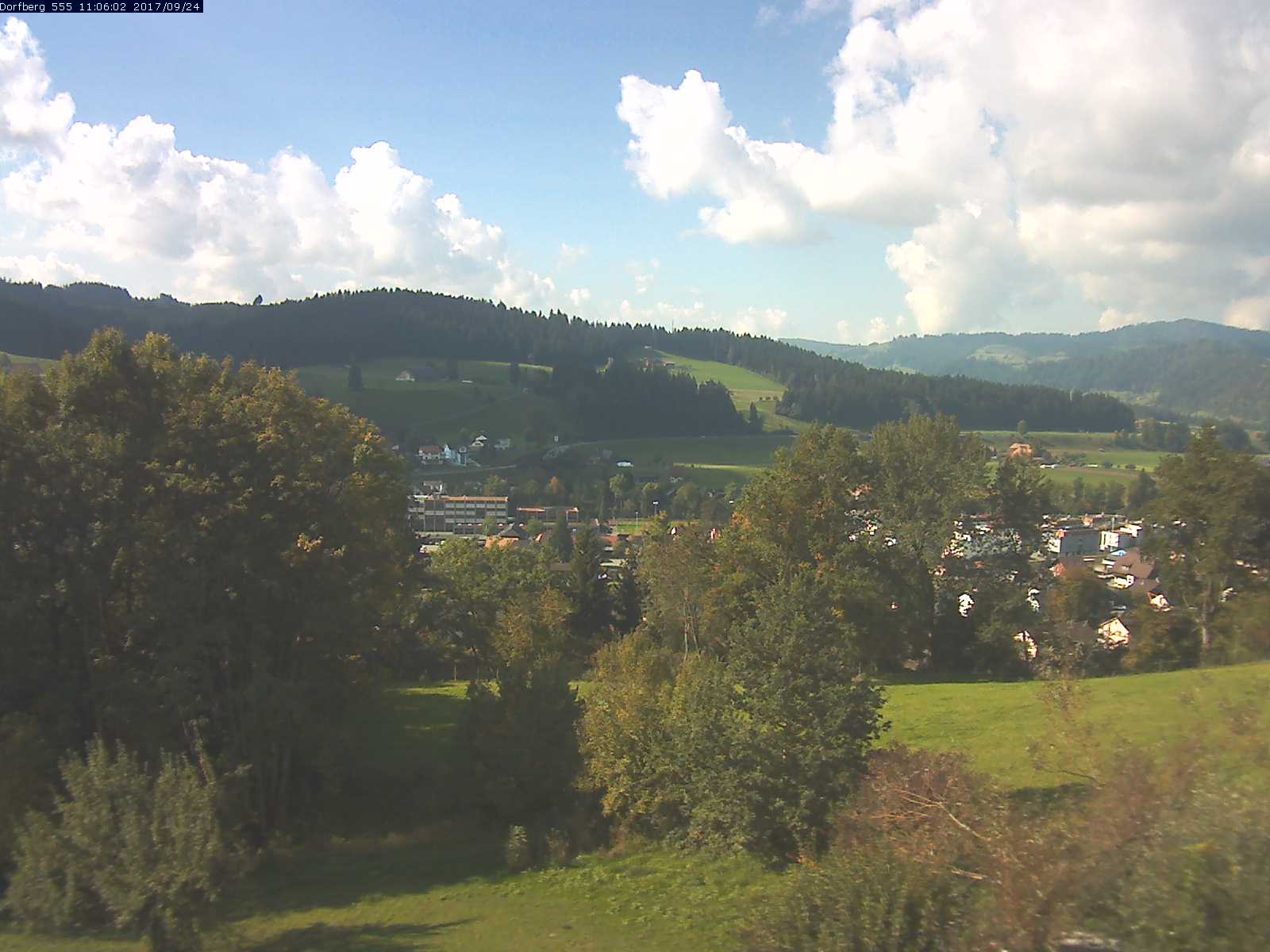 Webcam-Bild: Aussicht vom Dorfberg in Langnau 20170924-110601