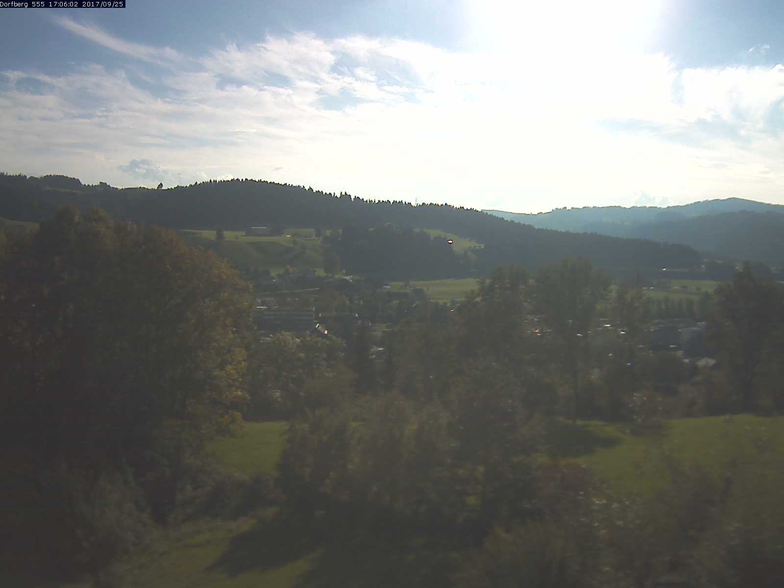 Webcam-Bild: Aussicht vom Dorfberg in Langnau 20170925-170601