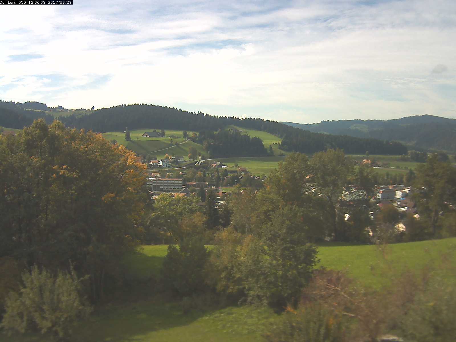 Webcam-Bild: Aussicht vom Dorfberg in Langnau 20170928-120601