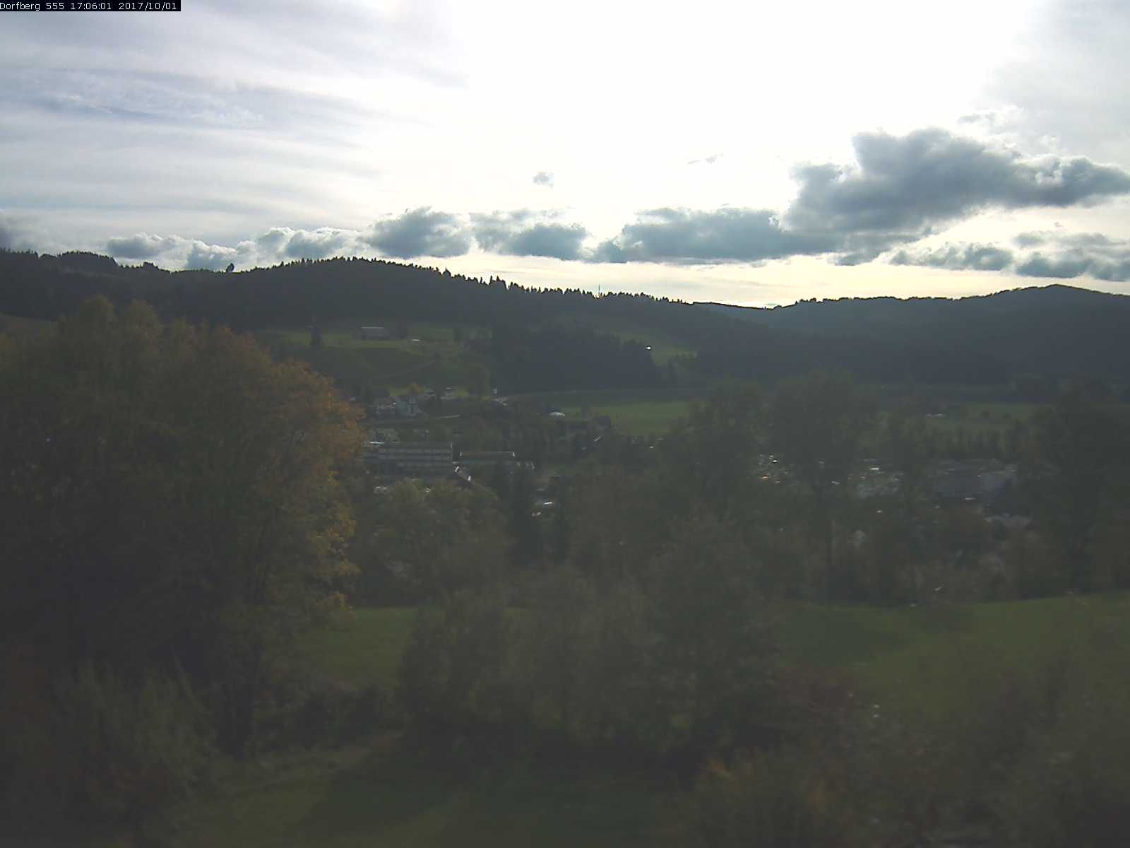 Webcam-Bild: Aussicht vom Dorfberg in Langnau 20171001-170601