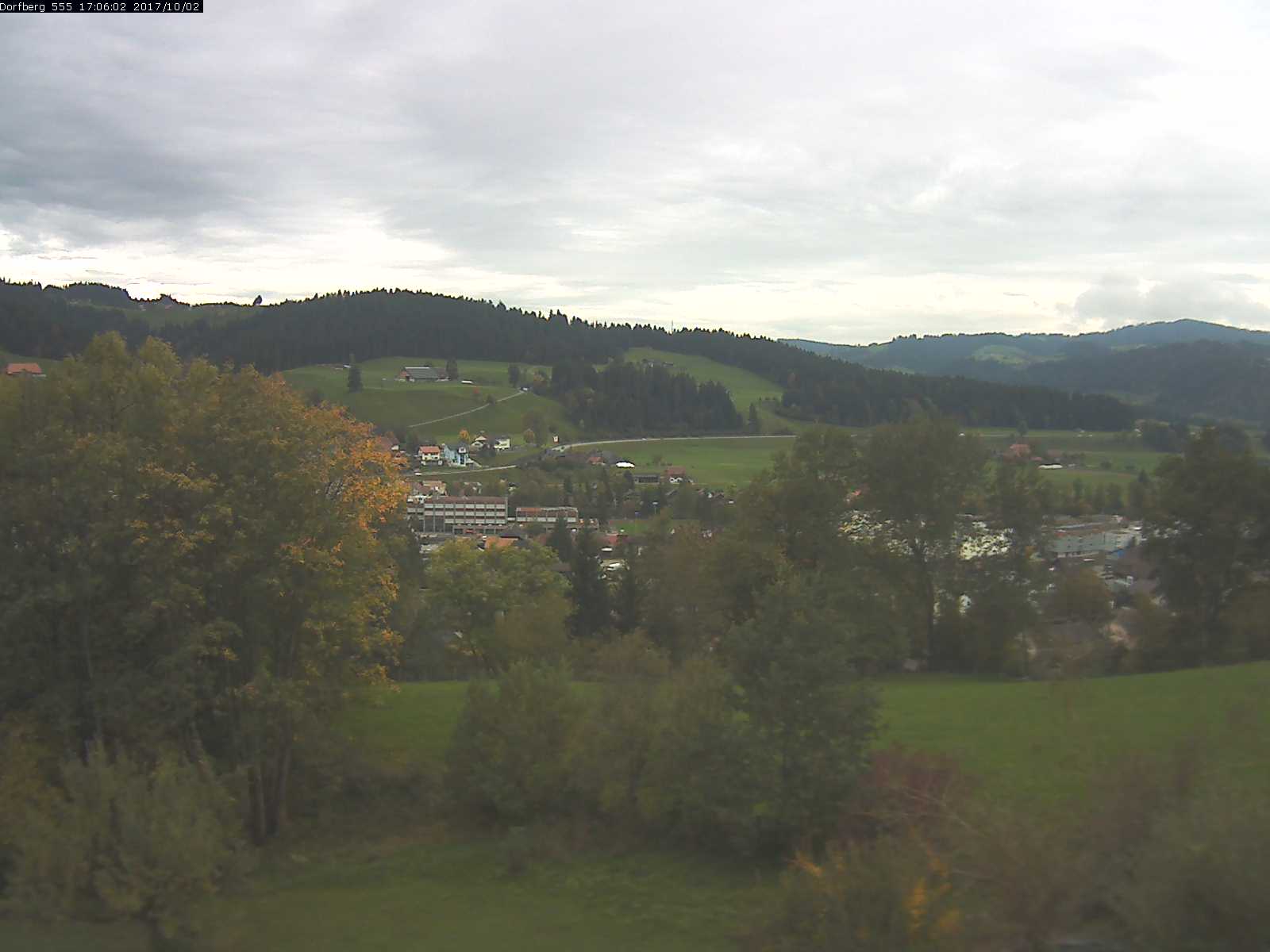 Webcam-Bild: Aussicht vom Dorfberg in Langnau 20171002-170601