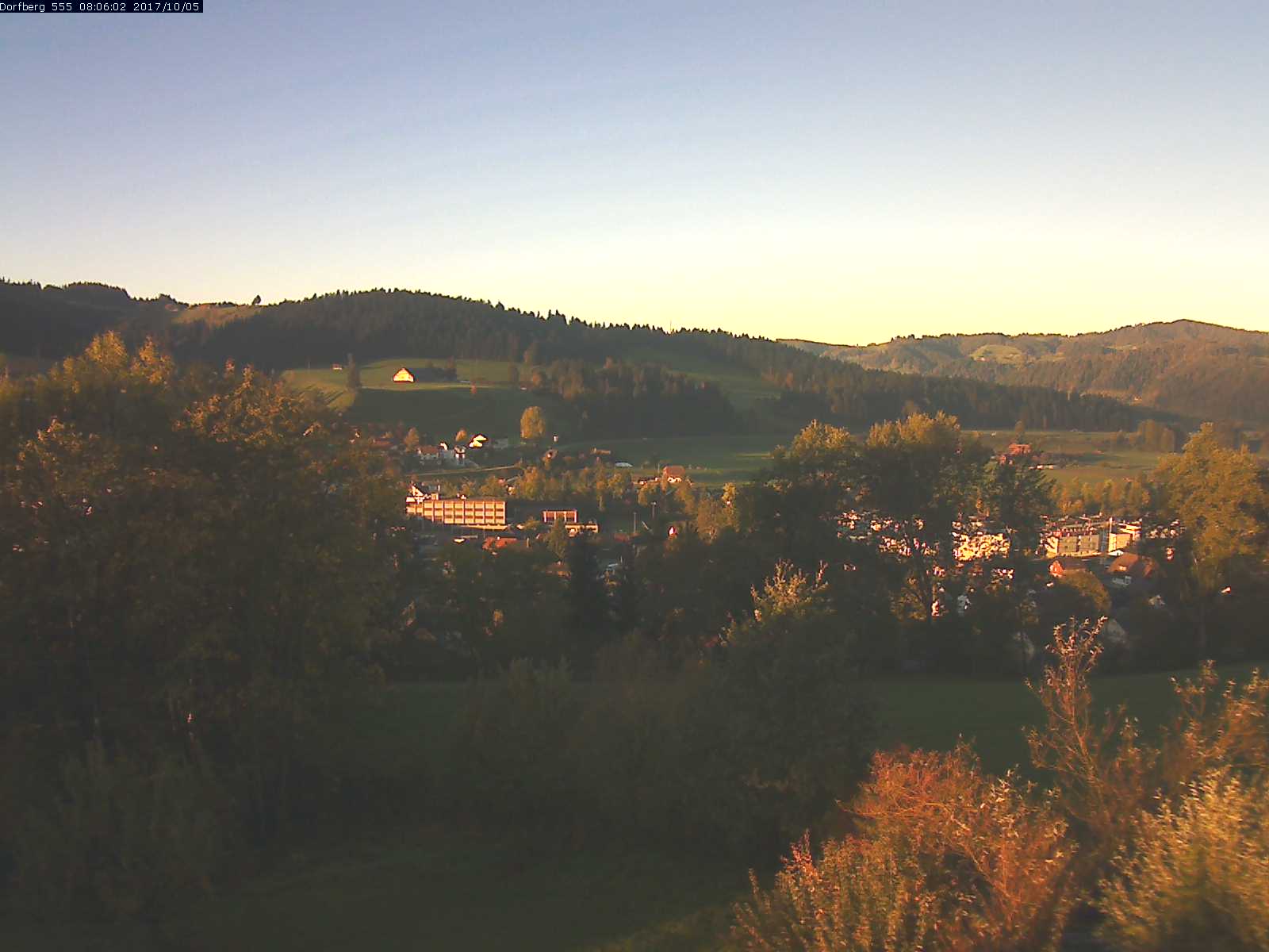 Webcam-Bild: Aussicht vom Dorfberg in Langnau 20171005-080601