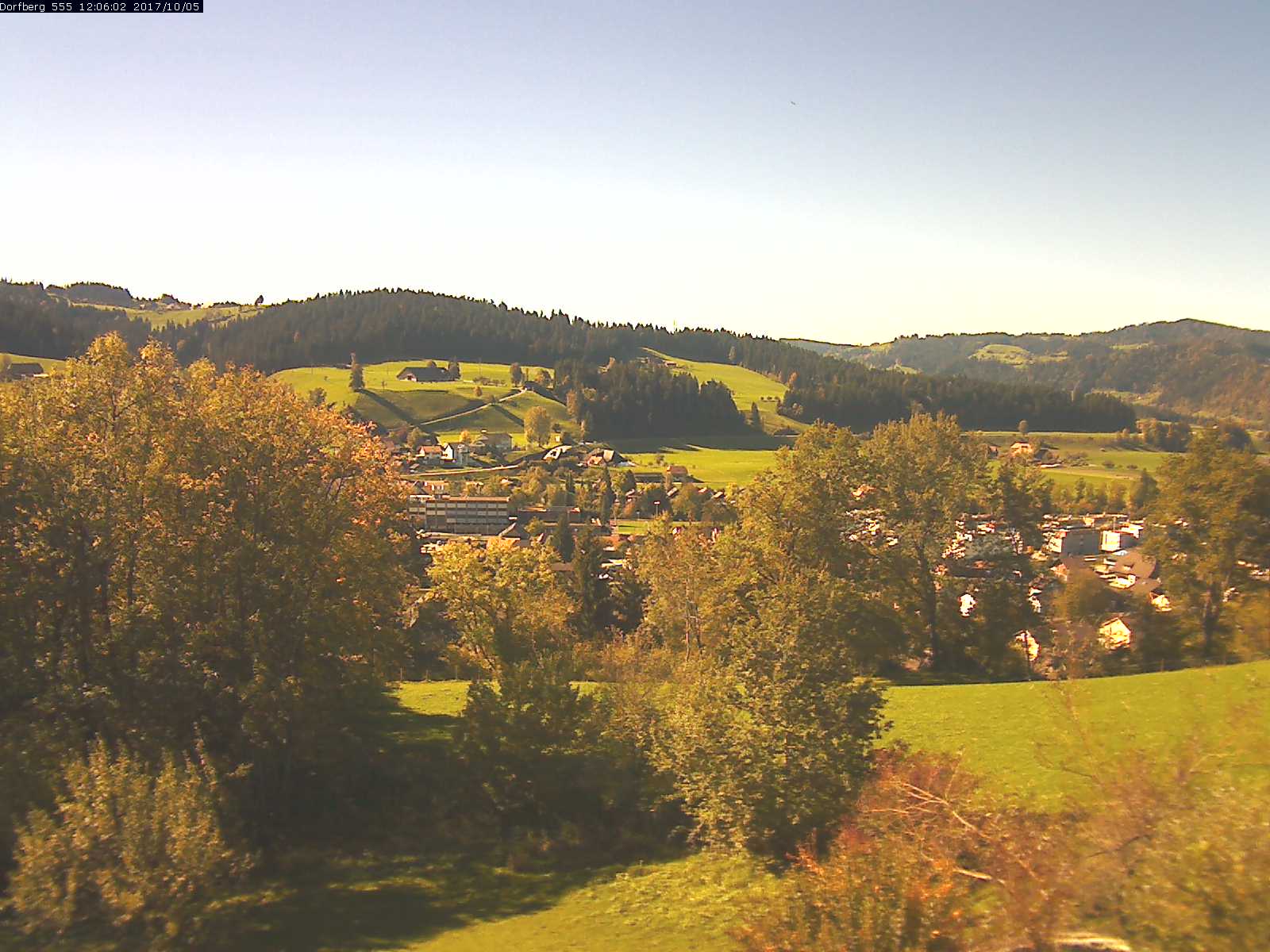 Webcam-Bild: Aussicht vom Dorfberg in Langnau 20171005-120601