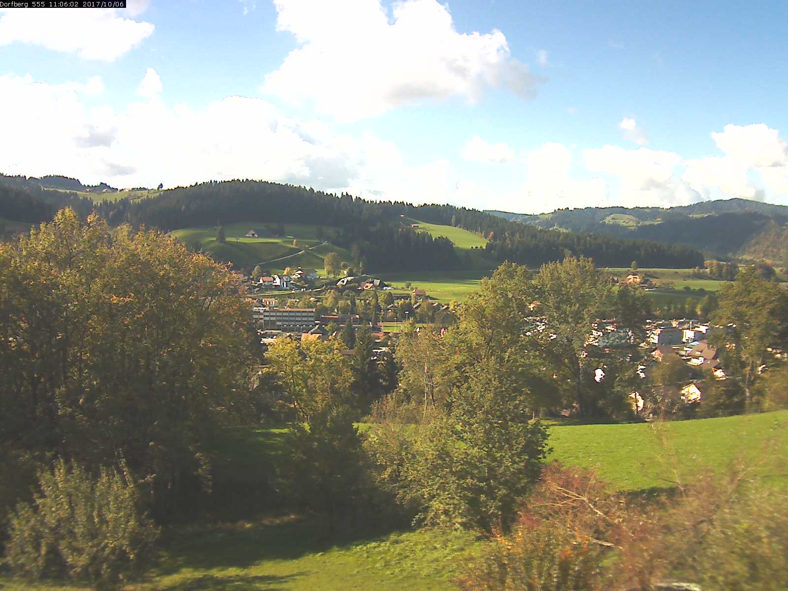 Webcam-Bild: Aussicht vom Dorfberg in Langnau 20171006-110601