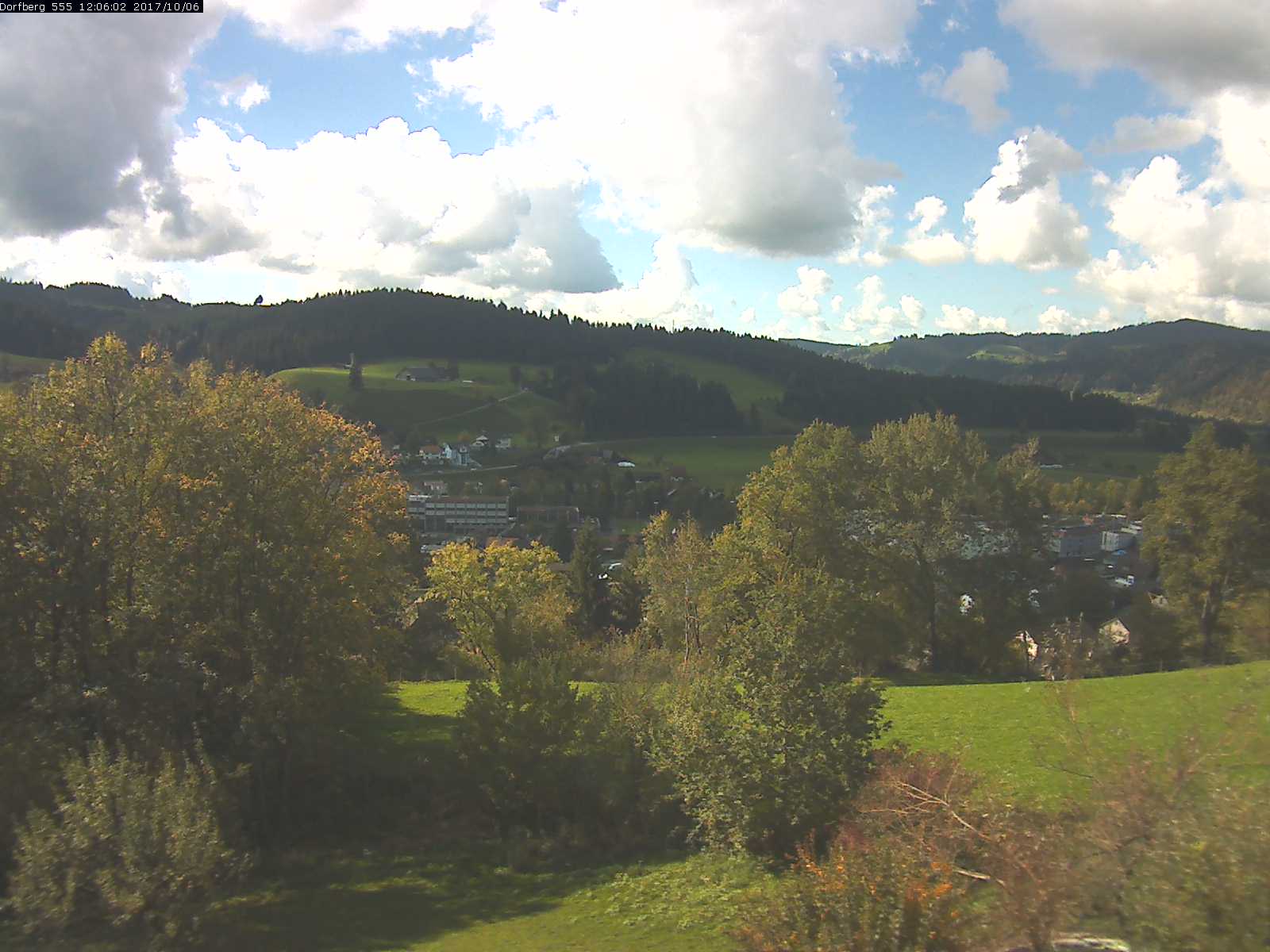 Webcam-Bild: Aussicht vom Dorfberg in Langnau 20171006-120601