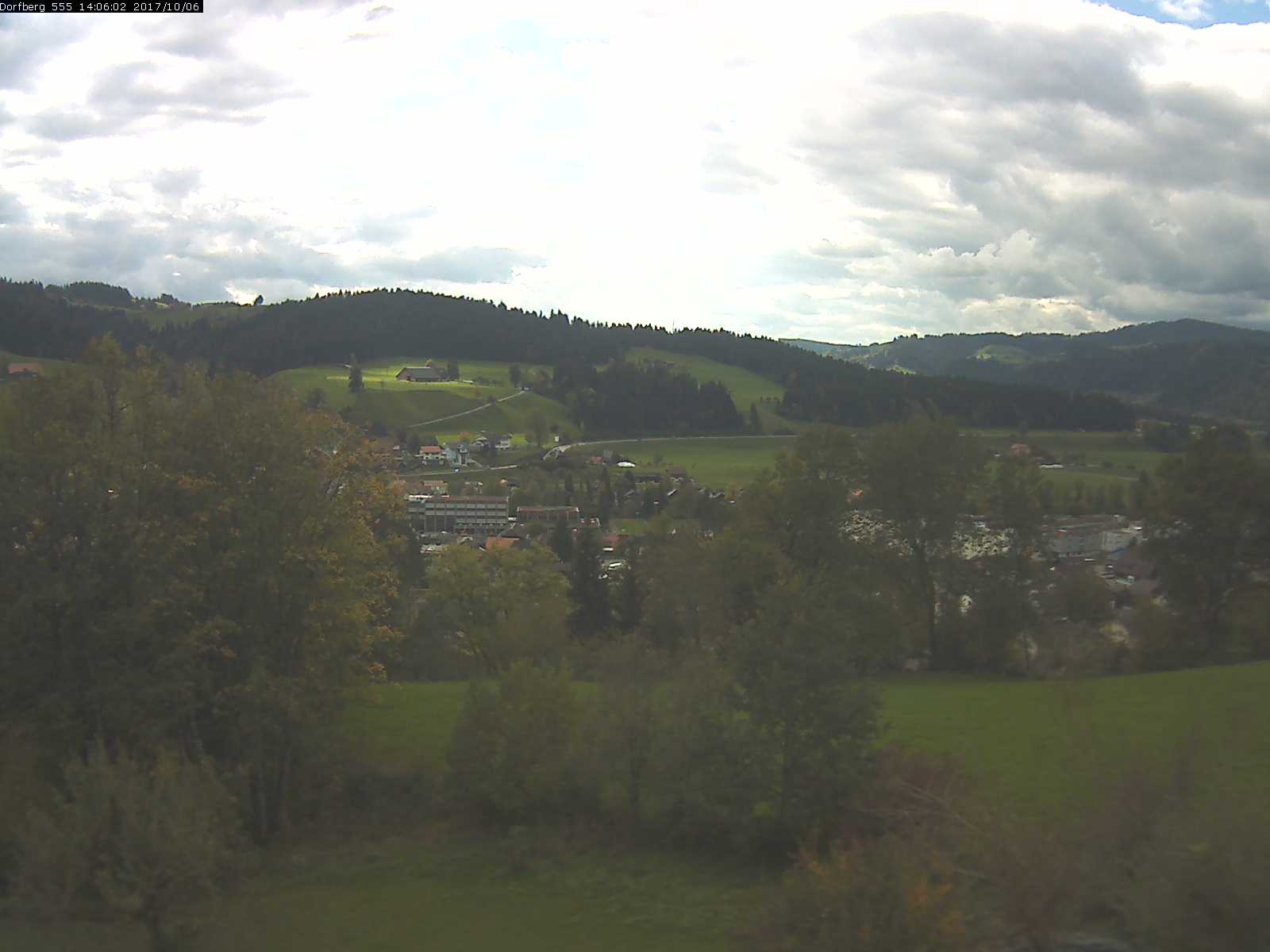Webcam-Bild: Aussicht vom Dorfberg in Langnau 20171006-140601
