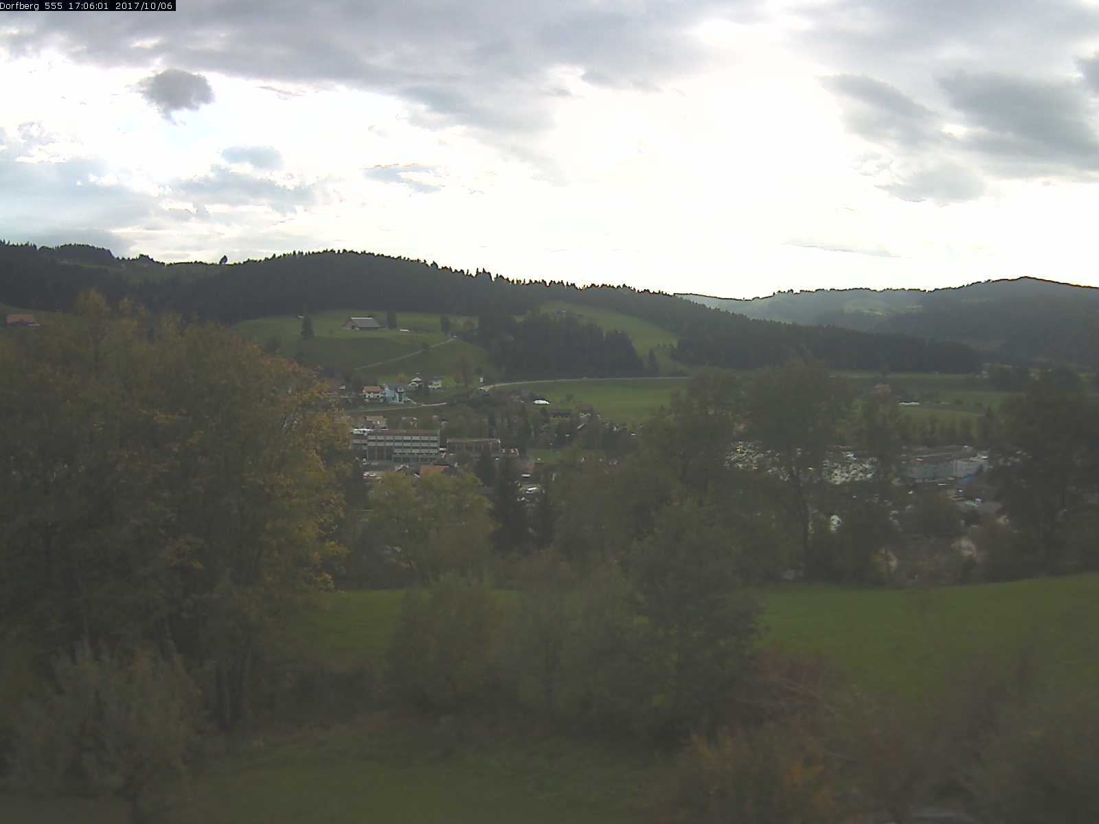 Webcam-Bild: Aussicht vom Dorfberg in Langnau 20171006-170601