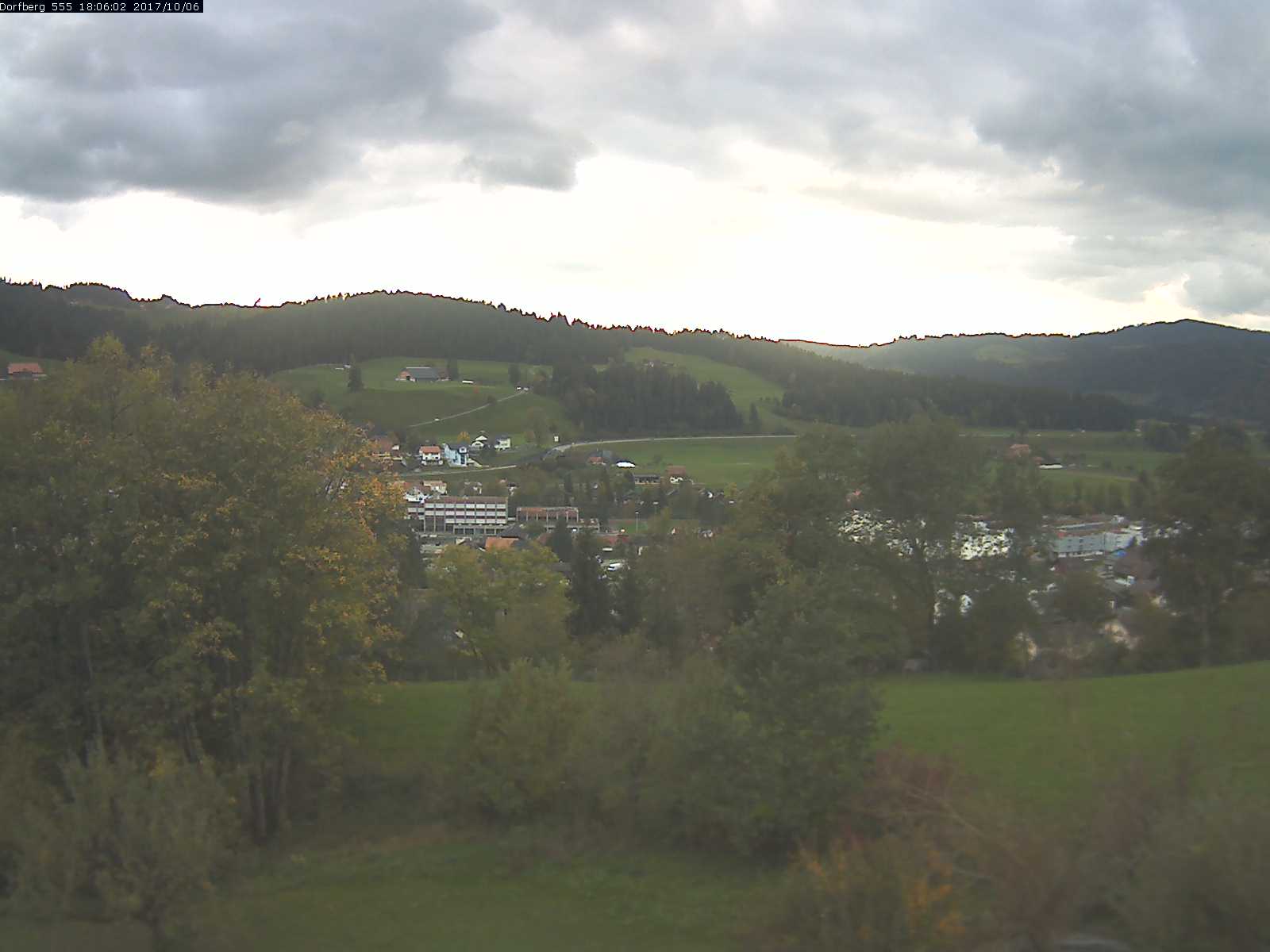Webcam-Bild: Aussicht vom Dorfberg in Langnau 20171006-180601