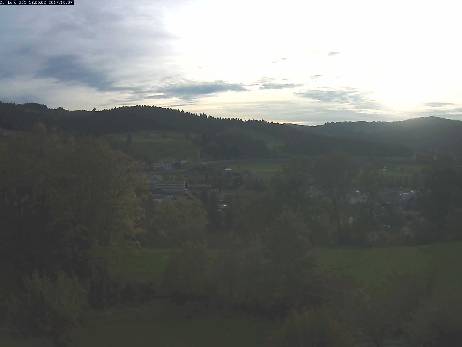 Webcam-Bild: Aussicht vom Dorfberg in Langnau 20171007-180601