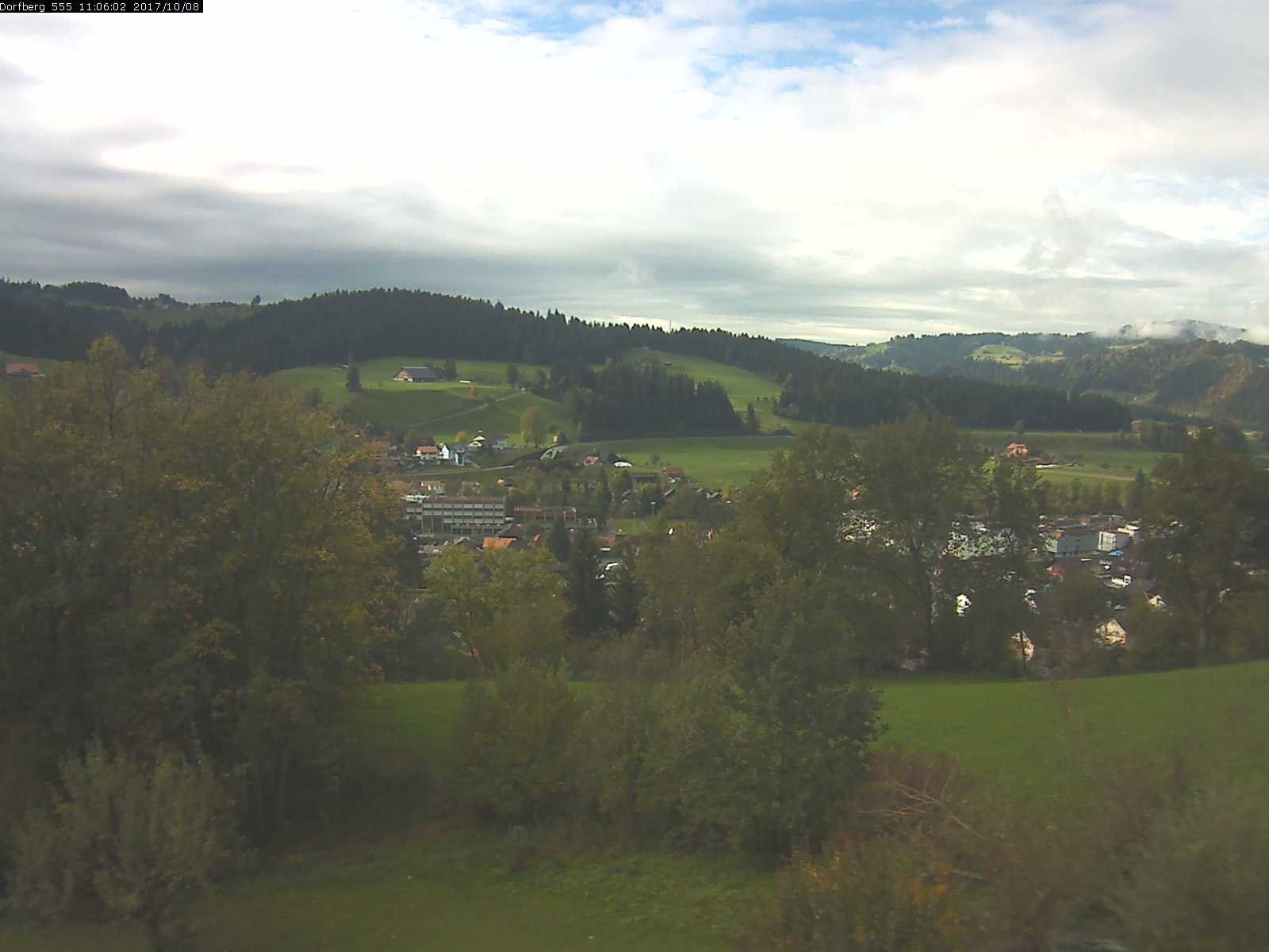 Webcam-Bild: Aussicht vom Dorfberg in Langnau 20171008-110601