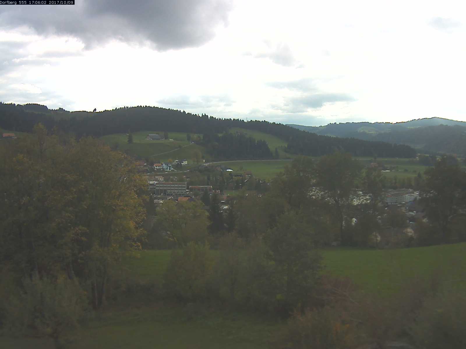 Webcam-Bild: Aussicht vom Dorfberg in Langnau 20171009-170601